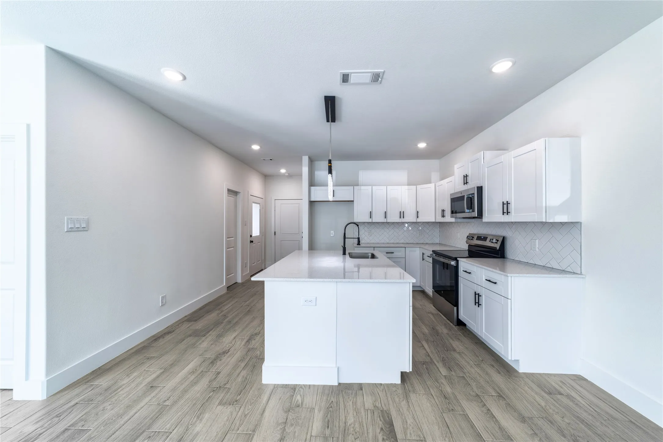 Single Family Residence For Sale in Tarrant County , 1426 Evans Avenue, Fort Worth, Texas 76104, 3 Bedroom, 3 Bathroom, 2 Garage spaces, 2,014 Sqft, built in 2024, mls#21295096, Real Estate Agent in Fort Worth, Homes For Sale in Tarrant county, Homes For Sale in Fort Worth, Realtor in Fort Worth Texas, Real Estate Brokerage Independent Realty Texas, Luminita Cordes Realtor