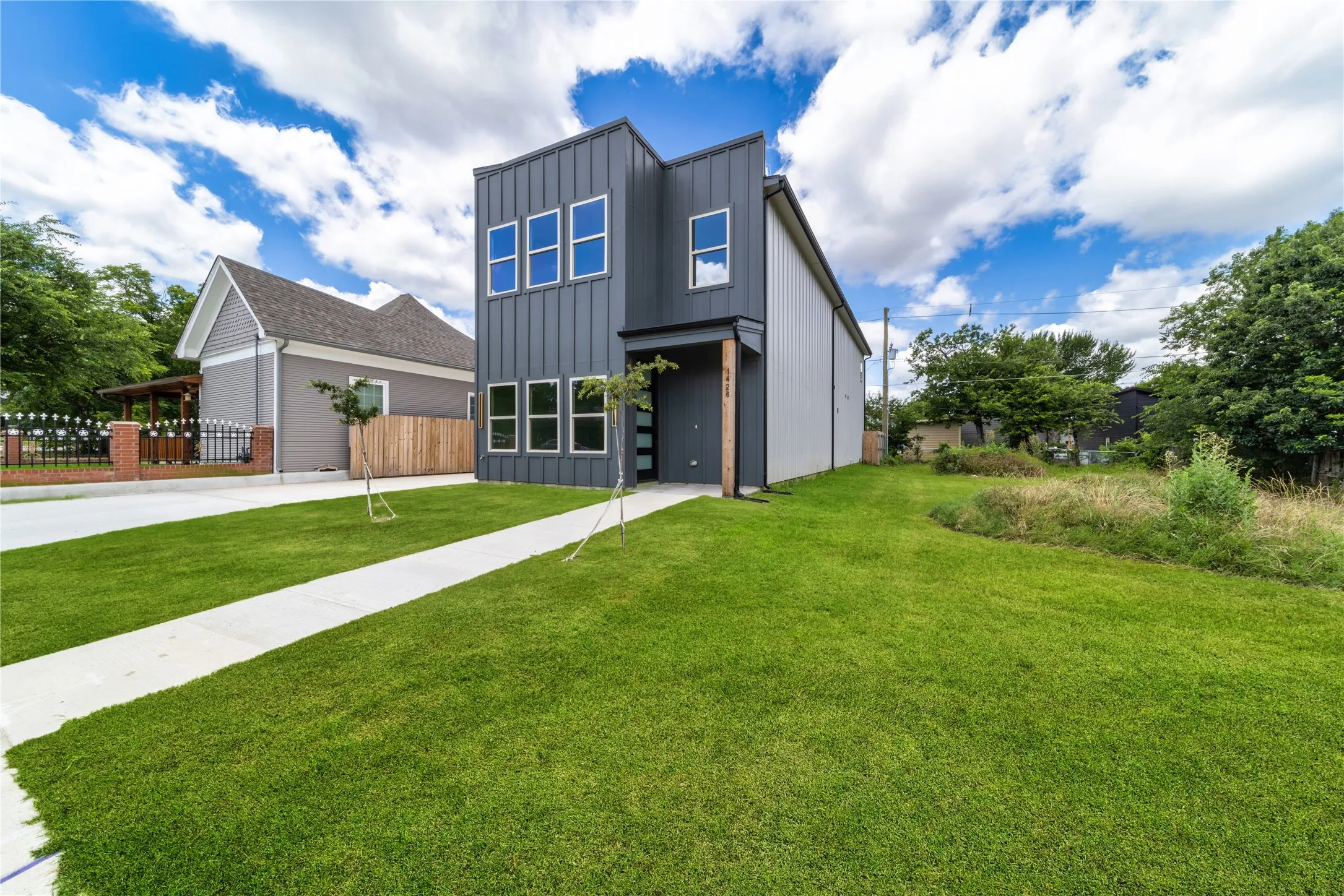 Single Family Residence For Sale in Tarrant County , 1426 Evans Avenue, Fort Worth, Texas 76104, 3 Bedroom, 3 Bathroom, 2 Garage spaces, 2,014 Sqft, built in 2024, mls#21295096, Real Estate Agent in Fort Worth, Homes For Sale in Tarrant county, Homes For Sale in Fort Worth, Realtor in Fort Worth Texas, Real Estate Brokerage Independent Realty Texas, Luminita Cordes Realtor