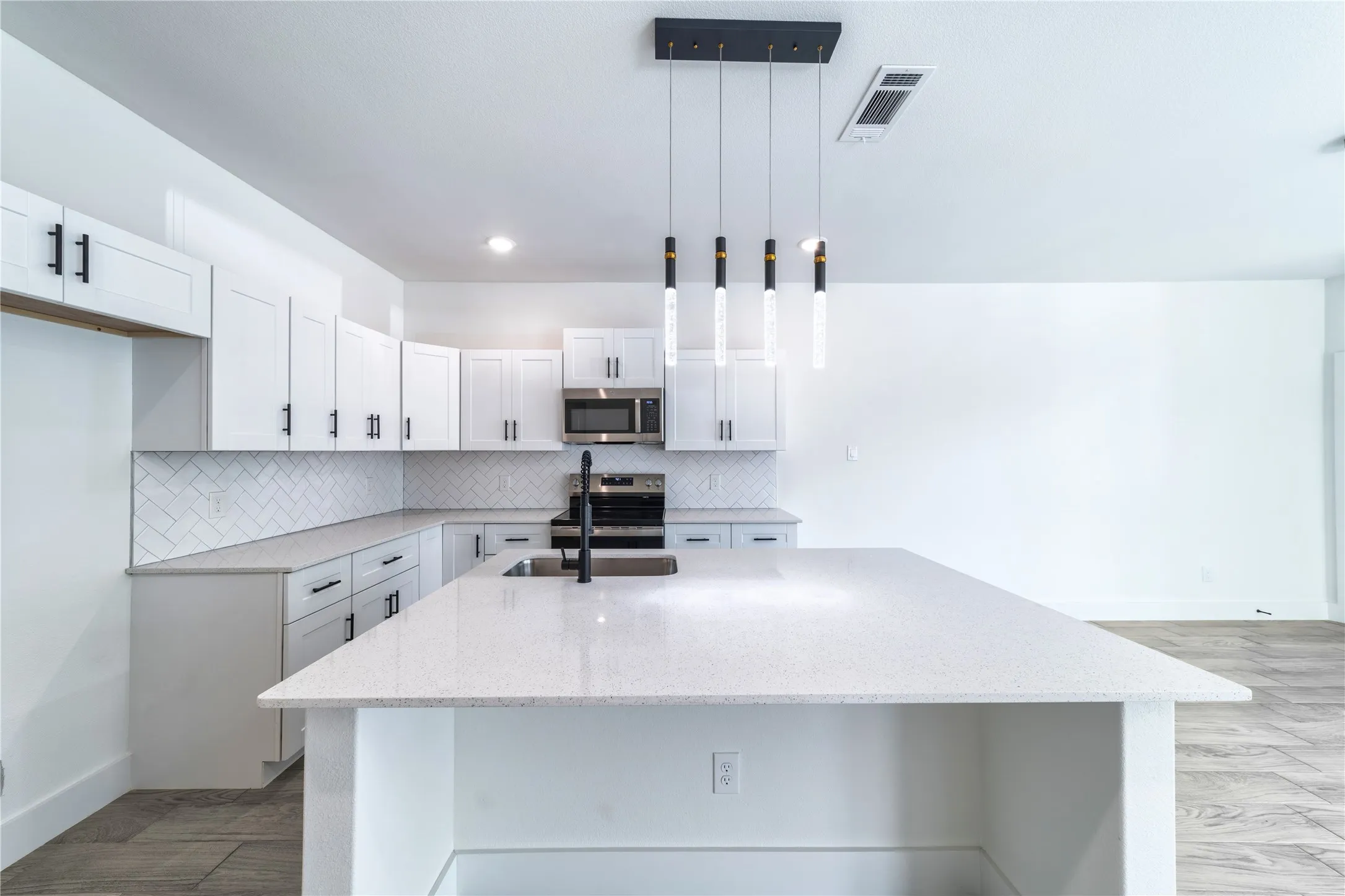 Single Family Residence For Sale in Tarrant County , 1426 Evans Avenue, Fort Worth, Texas 76104, 3 Bedroom, 3 Bathroom, 2 Garage spaces, 2,014 Sqft, built in 2024, mls#21295096, Real Estate Agent in Fort Worth, Homes For Sale in Tarrant county, Homes For Sale in Fort Worth, Realtor in Fort Worth Texas, Real Estate Brokerage Independent Realty Texas, Luminita Cordes Realtor