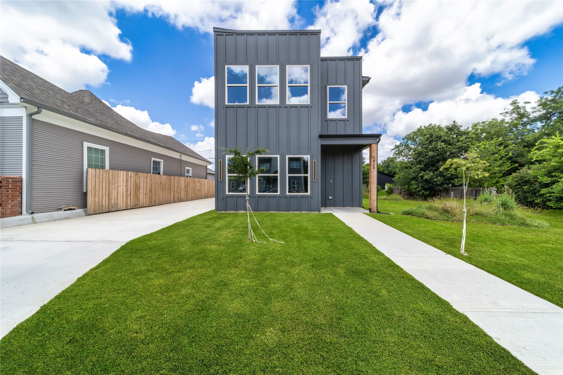 Single Family Residence For Sale in Tarrant County , 1426 Evans Avenue, Fort Worth, Texas 76104, 3 Bedroom, 3 Bathroom, 2 Garage spaces, 2,014 Sqft, built in 2024, mls#21295096, Real Estate Agent in Fort Worth, Homes For Sale in Tarrant county, Homes For Sale in Fort Worth, Realtor in Fort Worth Texas, Real Estate Brokerage Independent Realty Texas, Luminita Cordes Realtor