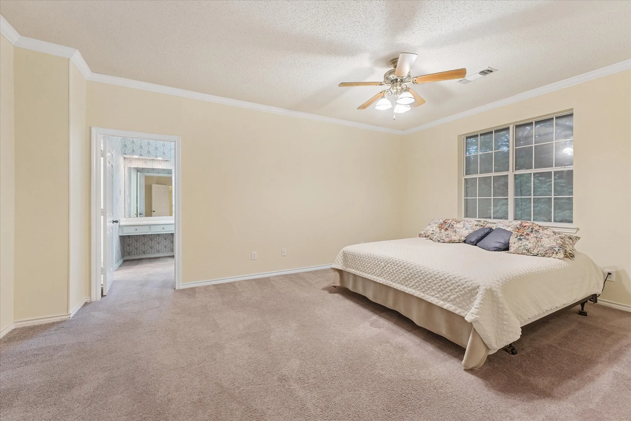 Single Family Residence For Sale in Grayson County , 202 Fox Hollow, Pottsboro, Texas 75076, 4 Bedroom, 5 Bathroom, 2 Garage spaces, 3,943 Sqft, built in 1997, mls#21288618, Real Estate Agent in Pottsboro, Homes For Sale in Grayson county, Homes For Sale in Pottsboro, Realtor in Pottsboro Texas, Real Estate Brokerage Independent Realty Texas, Luminita Cordes Realtor