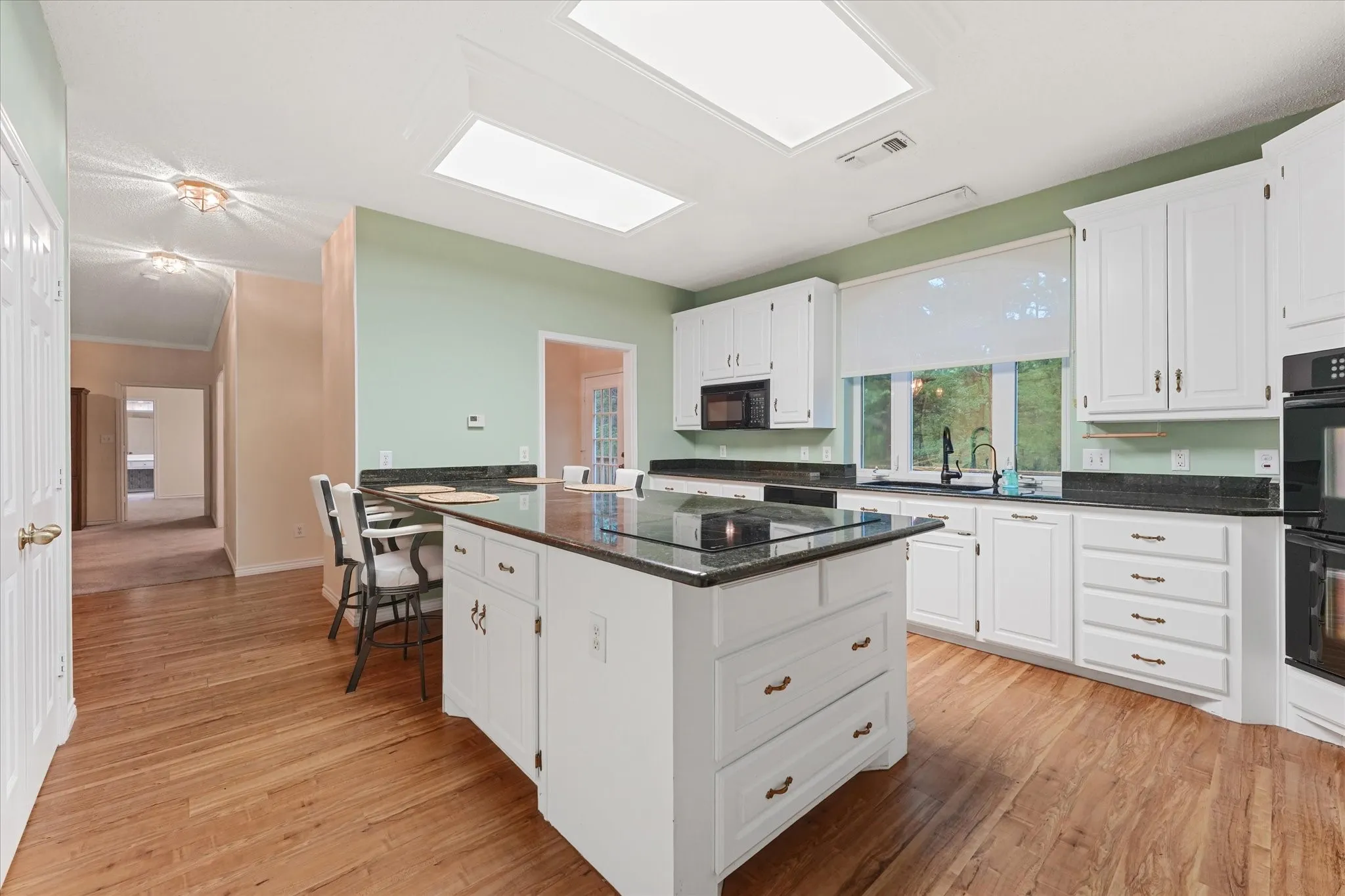 Single Family Residence For Sale in Grayson County , 202 Fox Hollow, Pottsboro, Texas 75076, 4 Bedroom, 5 Bathroom, 2 Garage spaces, 3,943 Sqft, built in 1997, mls#21288618, Real Estate Agent in Pottsboro, Homes For Sale in Grayson county, Homes For Sale in Pottsboro, Realtor in Pottsboro Texas, Real Estate Brokerage Independent Realty Texas, Luminita Cordes Realtor