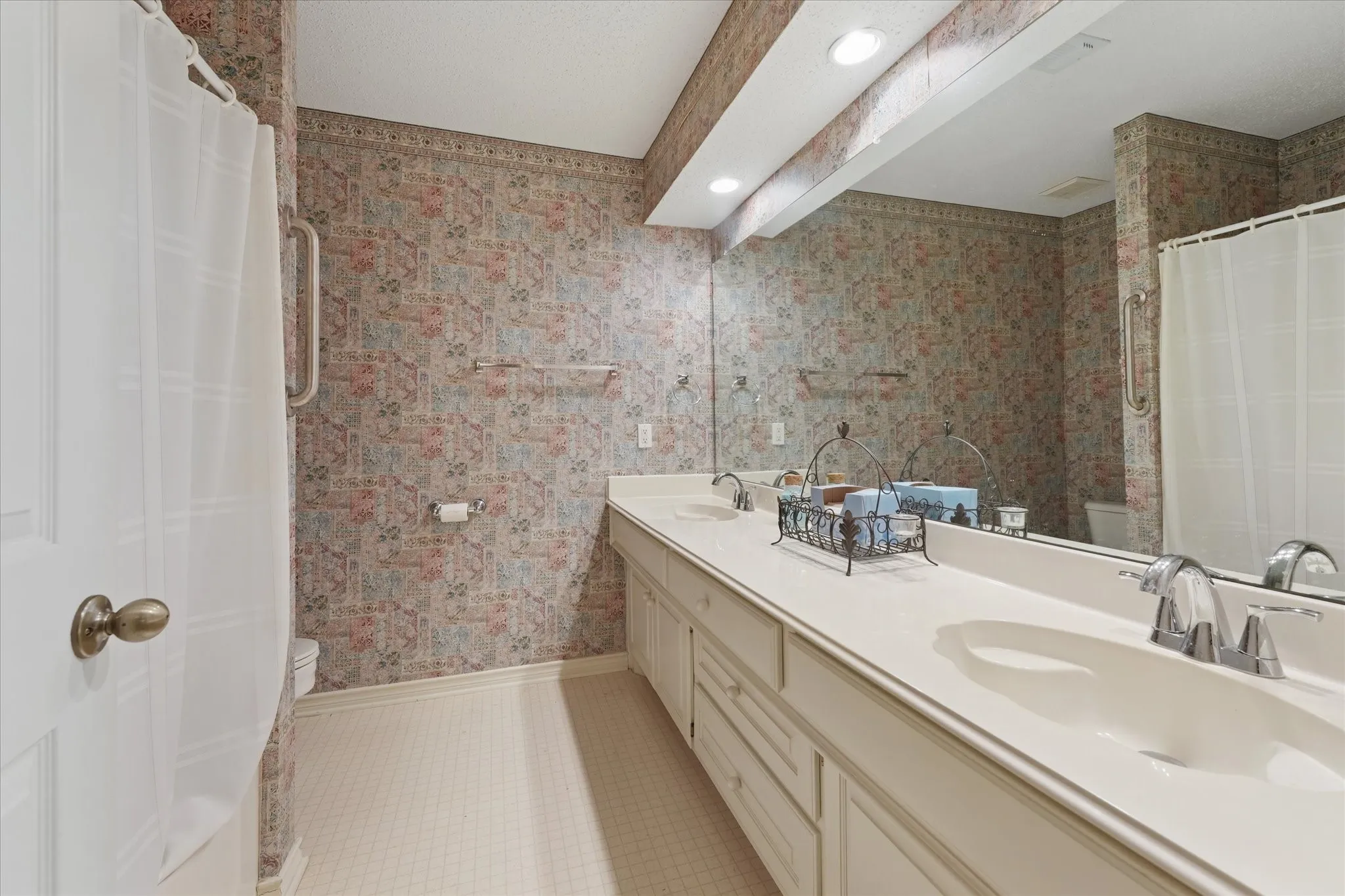 Single Family Residence For Sale in Grayson County , 202 Fox Hollow, Pottsboro, Texas 75076, 4 Bedroom, 5 Bathroom, 2 Garage spaces, 3,943 Sqft, built in 1997, mls#21288618, Real Estate Agent in Pottsboro, Homes For Sale in Grayson county, Homes For Sale in Pottsboro, Realtor in Pottsboro Texas, Real Estate Brokerage Independent Realty Texas, Luminita Cordes Realtor