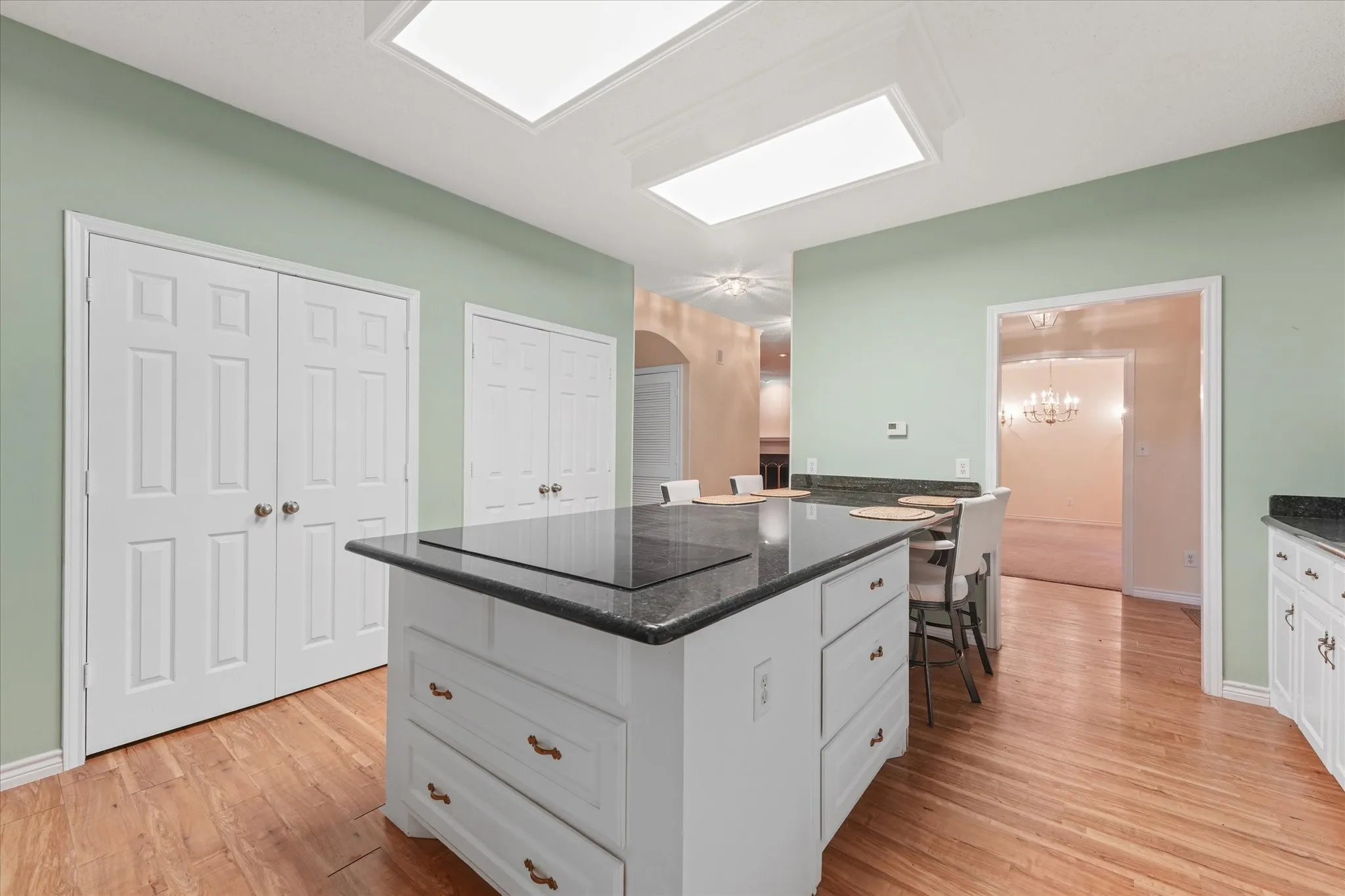 Single Family Residence For Sale in Grayson County , 202 Fox Hollow, Pottsboro, Texas 75076, 4 Bedroom, 5 Bathroom, 2 Garage spaces, 3,943 Sqft, built in 1997, mls#21288618, Real Estate Agent in Pottsboro, Homes For Sale in Grayson county, Homes For Sale in Pottsboro, Realtor in Pottsboro Texas, Real Estate Brokerage Independent Realty Texas, Luminita Cordes Realtor