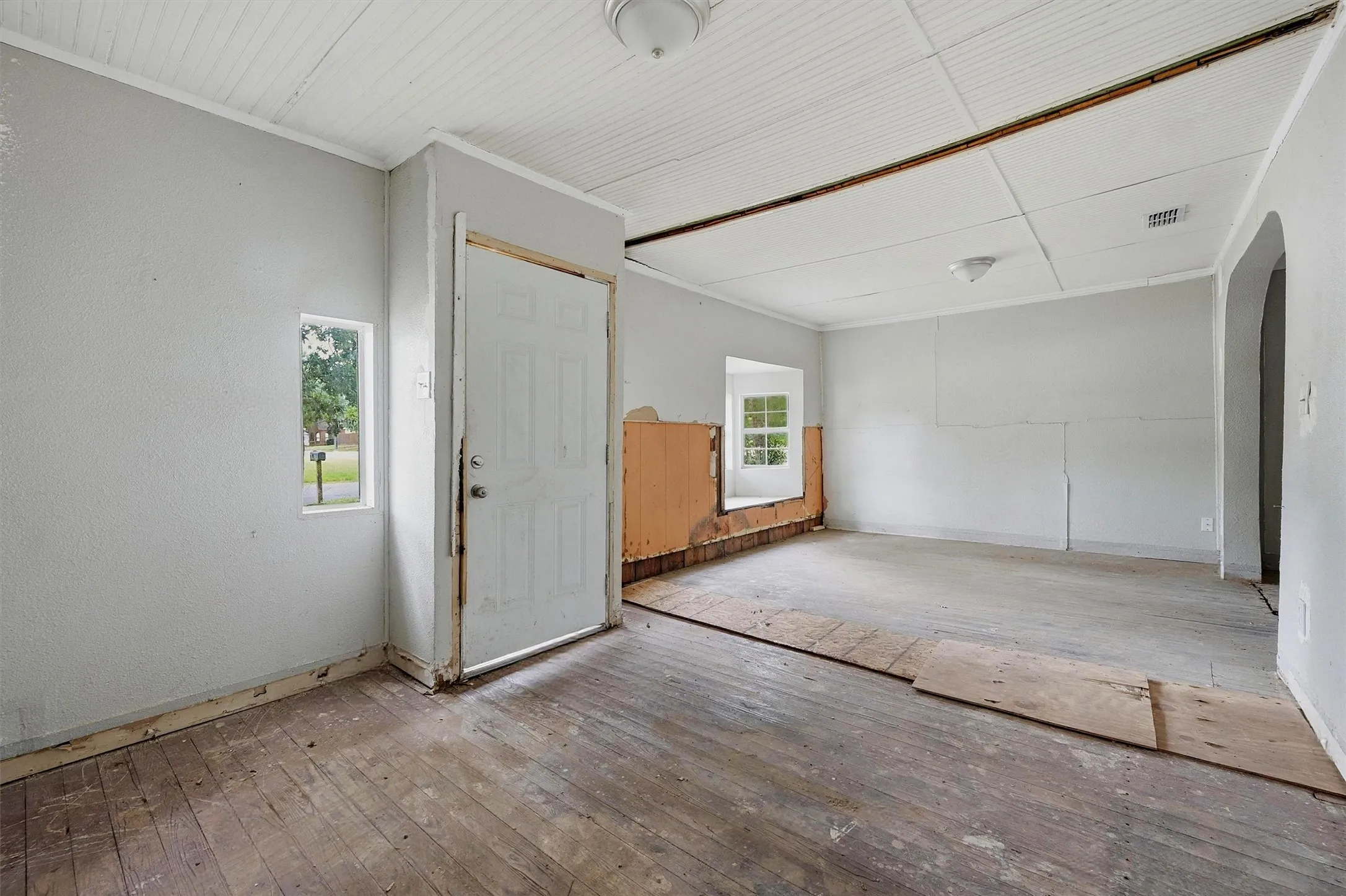 Single Family Residence For Sale in Grayson County , 829 W Walker Street, Denison, Texas 75020, 3 Bedroom, 2 Bathroom, Garage spaces, 1,370 Sqft, built in 1925, mls#21291778, Real Estate Agent in Denison, Homes For Sale in Grayson county, Homes For Sale in Denison, Realtor in Denison Texas, Real Estate Brokerage Independent Realty Texas, Luminita Cordes Realtor