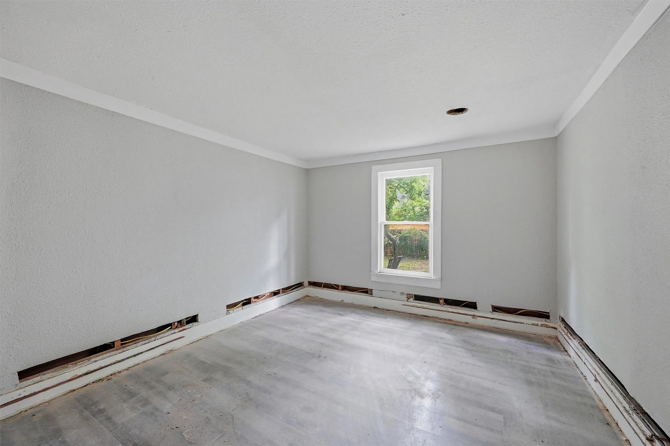Single Family Residence For Sale in Grayson County , 829 W Walker Street, Denison, Texas 75020, 3 Bedroom, 2 Bathroom, Garage spaces, 1,370 Sqft, built in 1925, mls#21291778, Real Estate Agent in Denison, Homes For Sale in Grayson county, Homes For Sale in Denison, Realtor in Denison Texas, Real Estate Brokerage Independent Realty Texas, Luminita Cordes Realtor