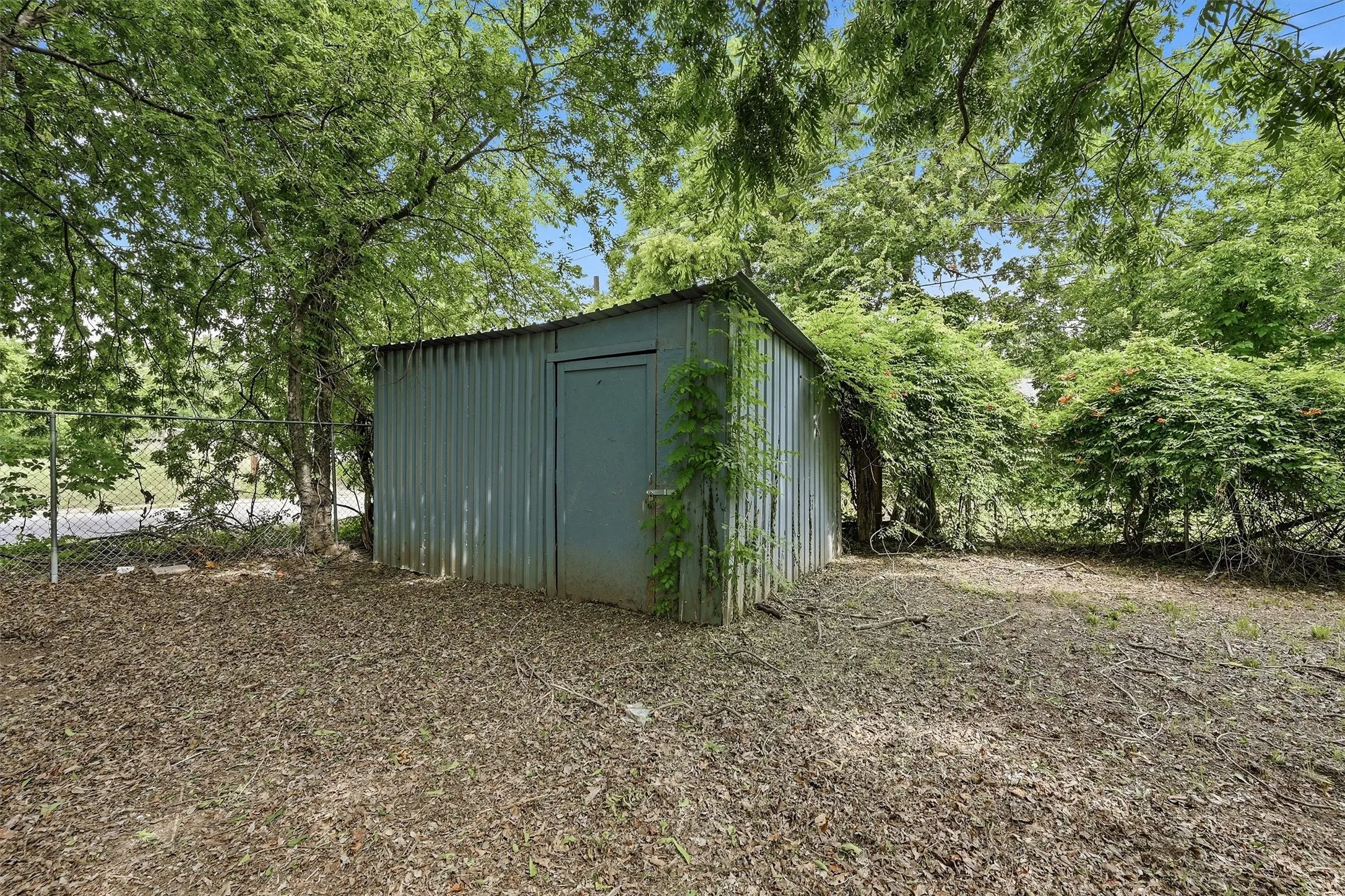 Single Family Residence For Sale in Grayson County , 829 W Walker Street, Denison, Texas 75020, 3 Bedroom, 2 Bathroom, Garage spaces, 1,370 Sqft, built in 1925, mls#21291778, Real Estate Agent in Denison, Homes For Sale in Grayson county, Homes For Sale in Denison, Realtor in Denison Texas, Real Estate Brokerage Independent Realty Texas, Luminita Cordes Realtor