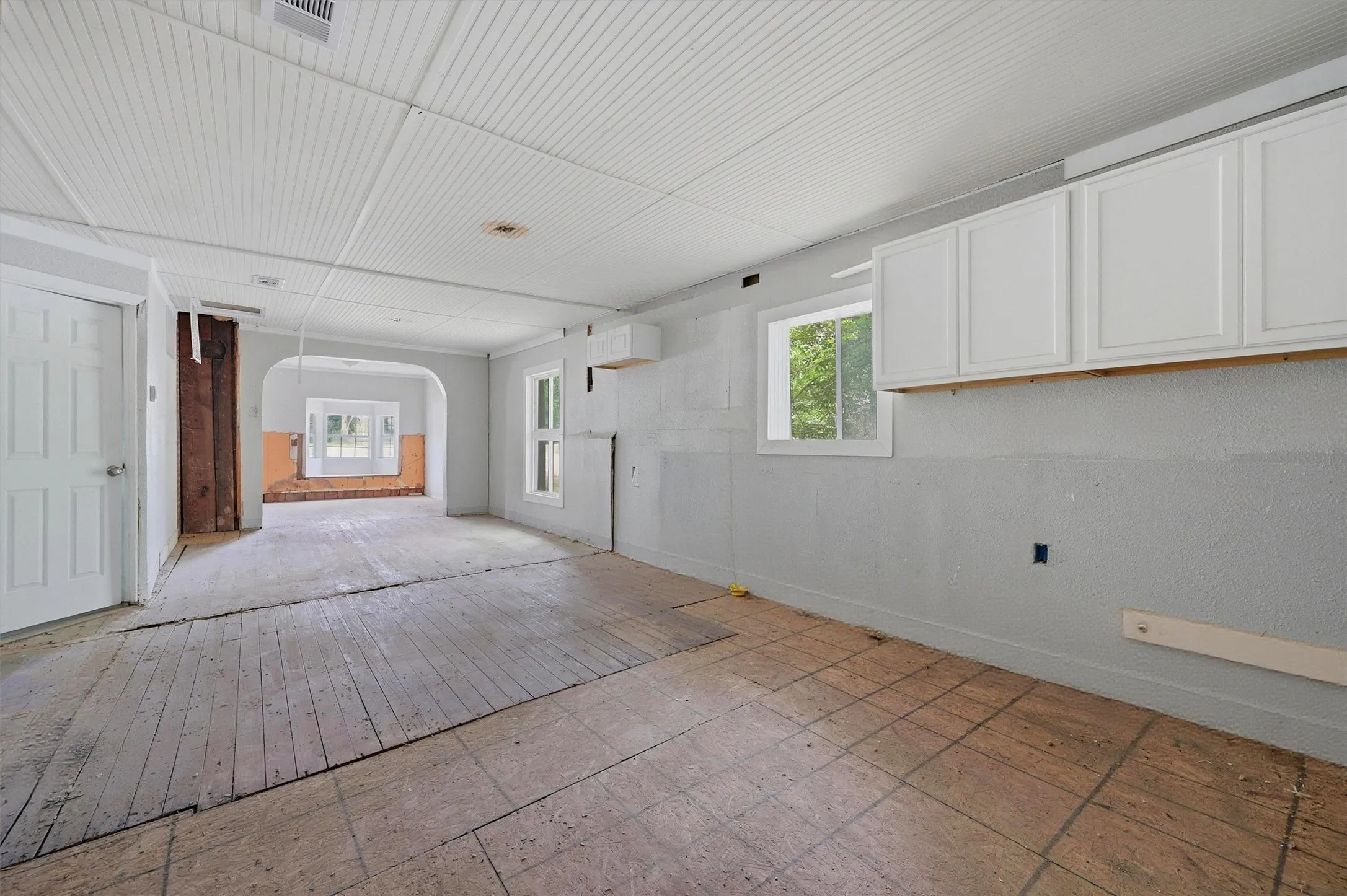 Single Family Residence For Sale in Grayson County , 829 W Walker Street, Denison, Texas 75020, 3 Bedroom, 2 Bathroom, Garage spaces, 1,370 Sqft, built in 1925, mls#21291778, Real Estate Agent in Denison, Homes For Sale in Grayson county, Homes For Sale in Denison, Realtor in Denison Texas, Real Estate Brokerage Independent Realty Texas, Luminita Cordes Realtor