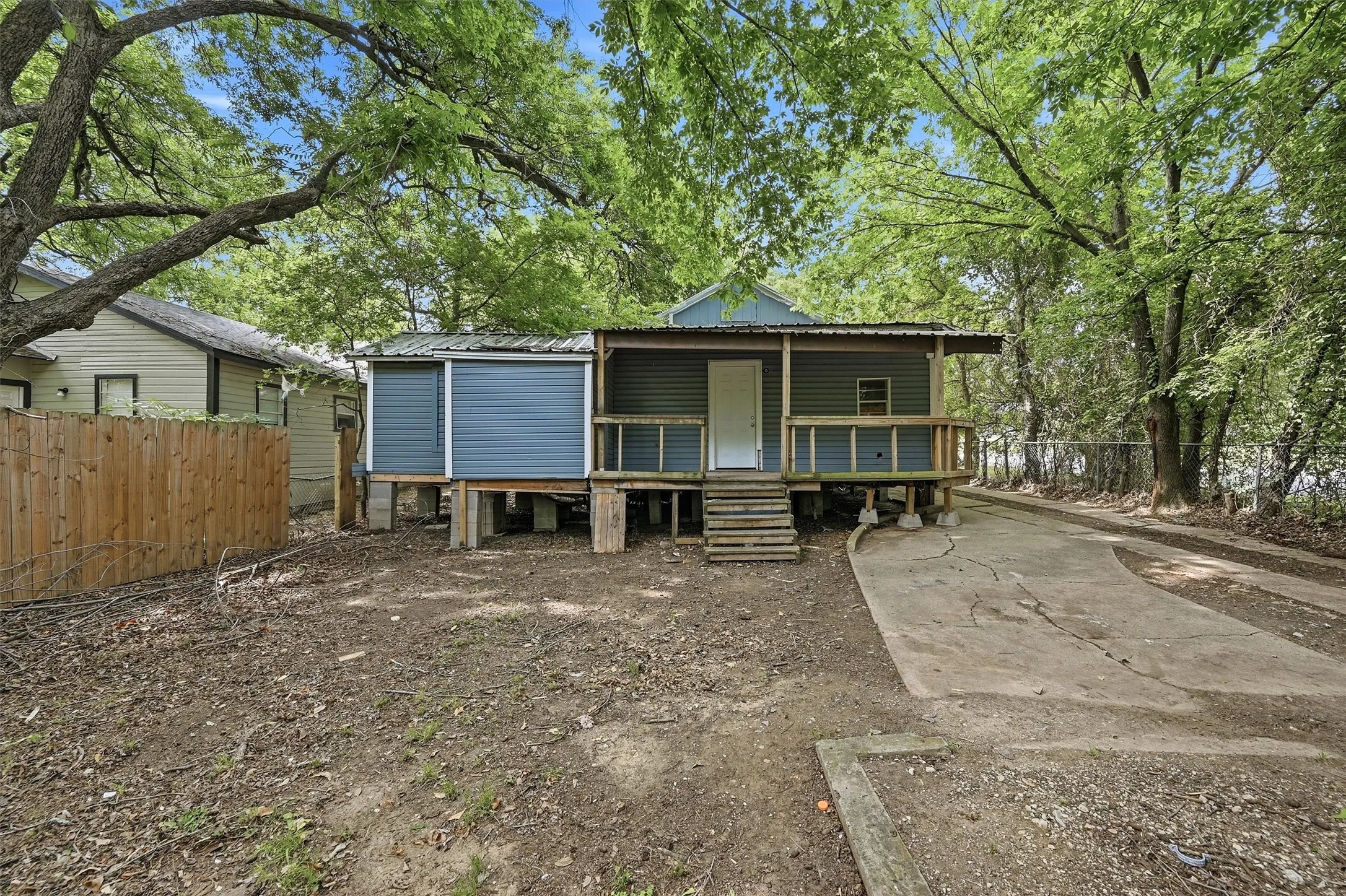 Single Family Residence For Sale in Grayson County , 829 W Walker Street, Denison, Texas 75020, 3 Bedroom, 2 Bathroom, Garage spaces, 1,370 Sqft, built in 1925, mls#21291778, Real Estate Agent in Denison, Homes For Sale in Grayson county, Homes For Sale in Denison, Realtor in Denison Texas, Real Estate Brokerage Independent Realty Texas, Luminita Cordes Realtor