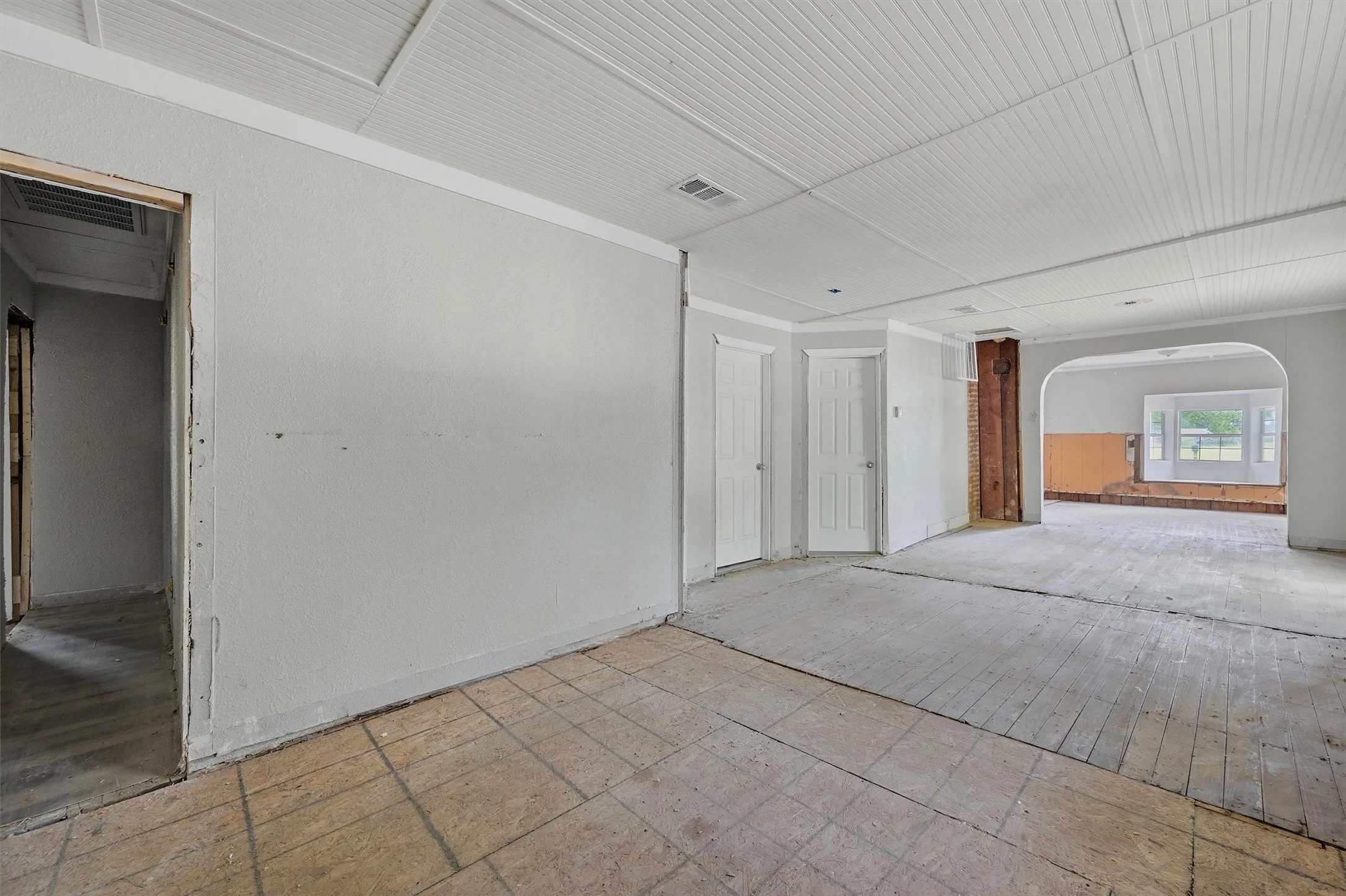 Single Family Residence For Sale in Grayson County , 829 W Walker Street, Denison, Texas 75020, 3 Bedroom, 2 Bathroom, Garage spaces, 1,370 Sqft, built in 1925, mls#21291778, Real Estate Agent in Denison, Homes For Sale in Grayson county, Homes For Sale in Denison, Realtor in Denison Texas, Real Estate Brokerage Independent Realty Texas, Luminita Cordes Realtor