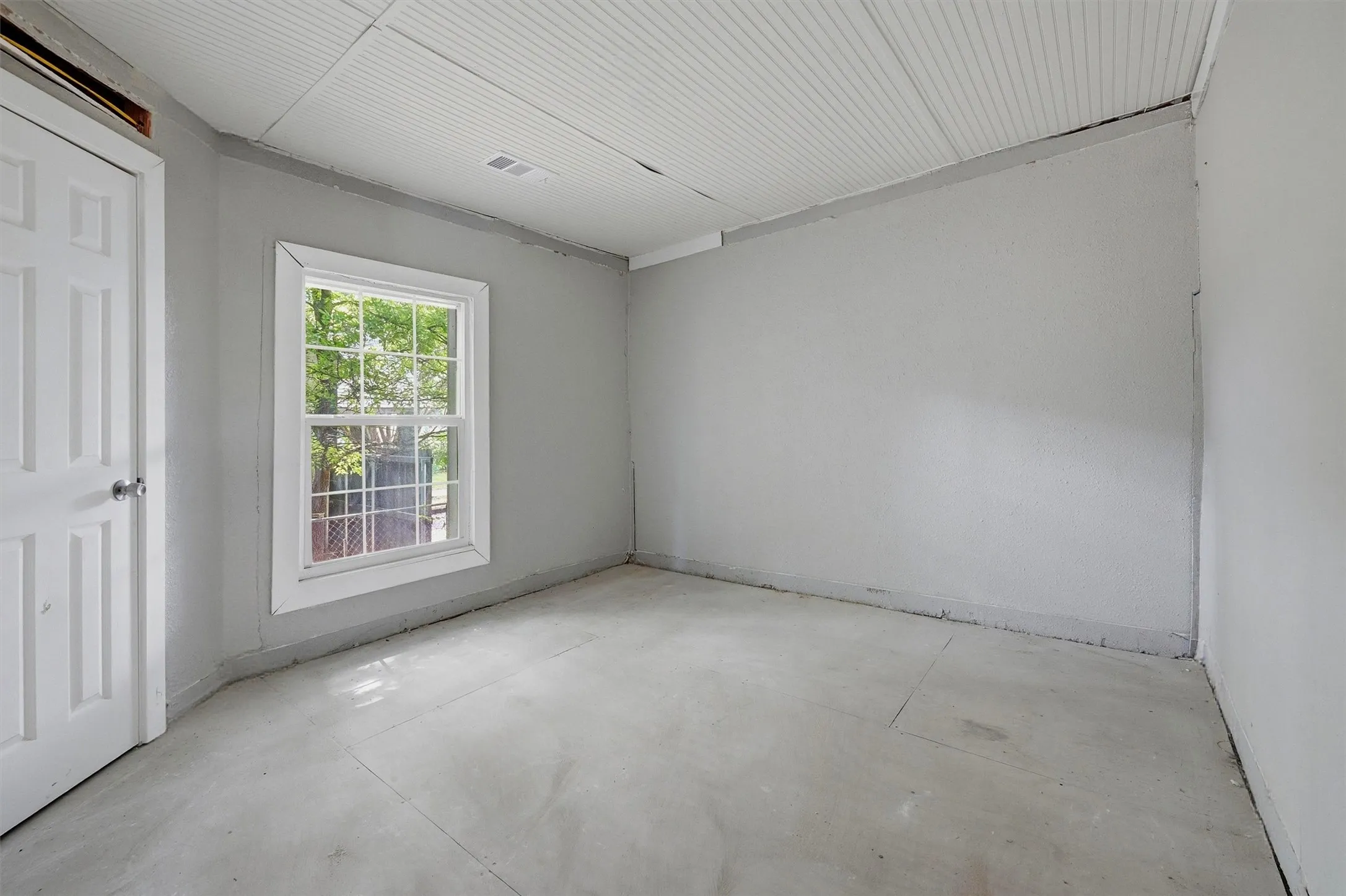 Single Family Residence For Sale in Grayson County , 829 W Walker Street, Denison, Texas 75020, 3 Bedroom, 2 Bathroom, Garage spaces, 1,370 Sqft, built in 1925, mls#21291778, Real Estate Agent in Denison, Homes For Sale in Grayson county, Homes For Sale in Denison, Realtor in Denison Texas, Real Estate Brokerage Independent Realty Texas, Luminita Cordes Realtor