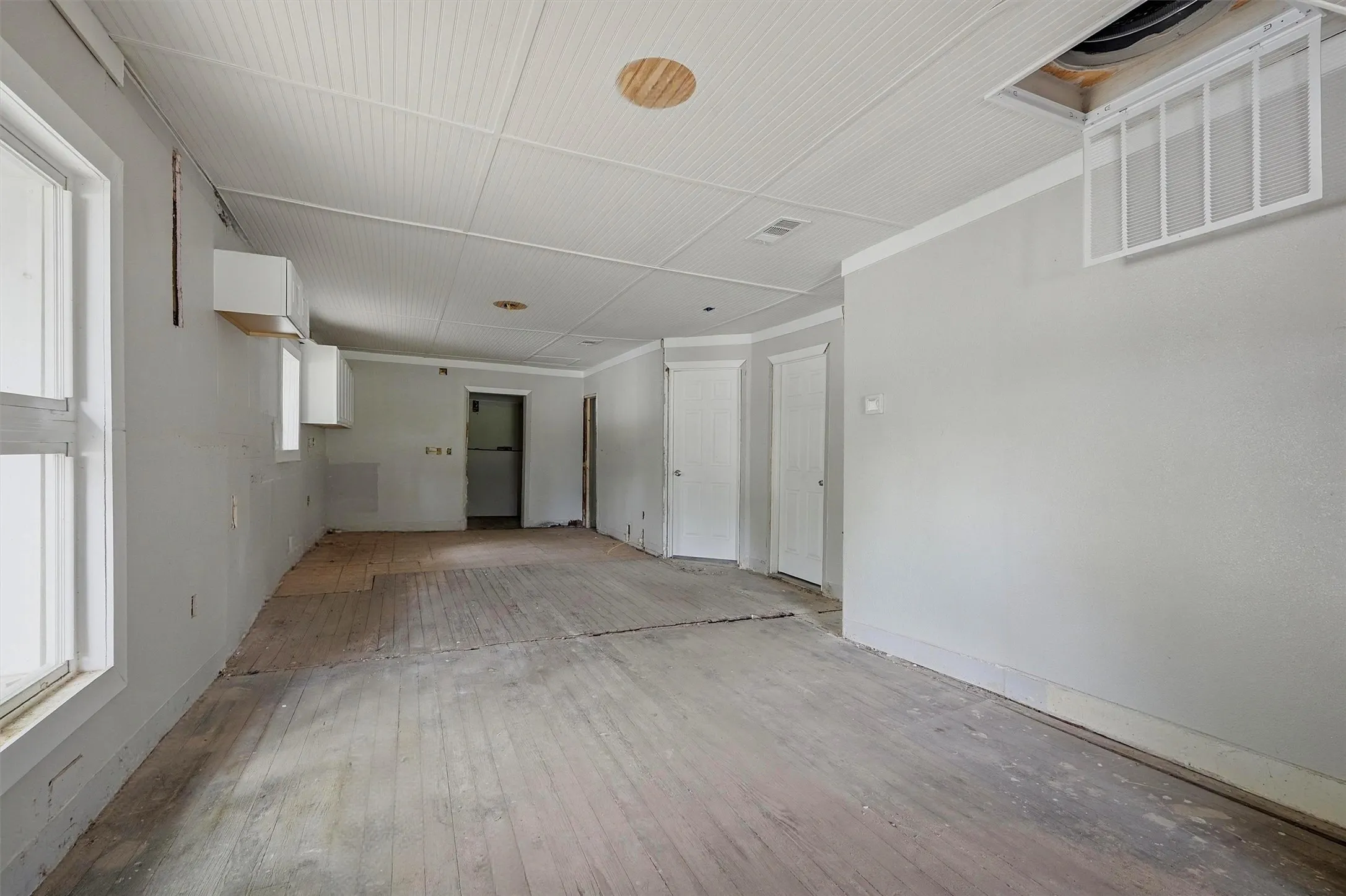 Single Family Residence For Sale in Grayson County , 829 W Walker Street, Denison, Texas 75020, 3 Bedroom, 2 Bathroom, Garage spaces, 1,370 Sqft, built in 1925, mls#21291778, Real Estate Agent in Denison, Homes For Sale in Grayson county, Homes For Sale in Denison, Realtor in Denison Texas, Real Estate Brokerage Independent Realty Texas, Luminita Cordes Realtor