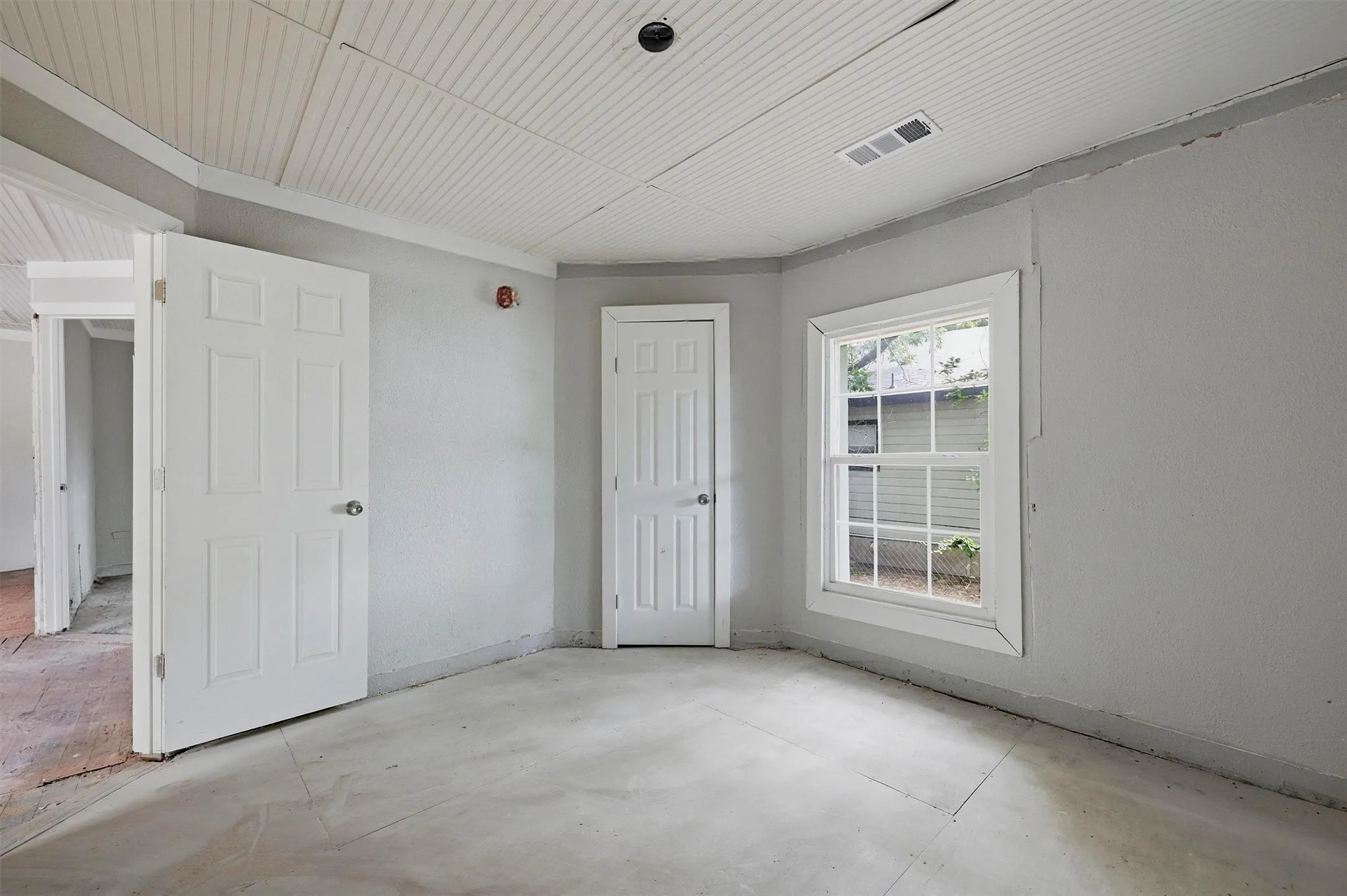 Single Family Residence For Sale in Grayson County , 829 W Walker Street, Denison, Texas 75020, 3 Bedroom, 2 Bathroom, Garage spaces, 1,370 Sqft, built in 1925, mls#21291778, Real Estate Agent in Denison, Homes For Sale in Grayson county, Homes For Sale in Denison, Realtor in Denison Texas, Real Estate Brokerage Independent Realty Texas, Luminita Cordes Realtor