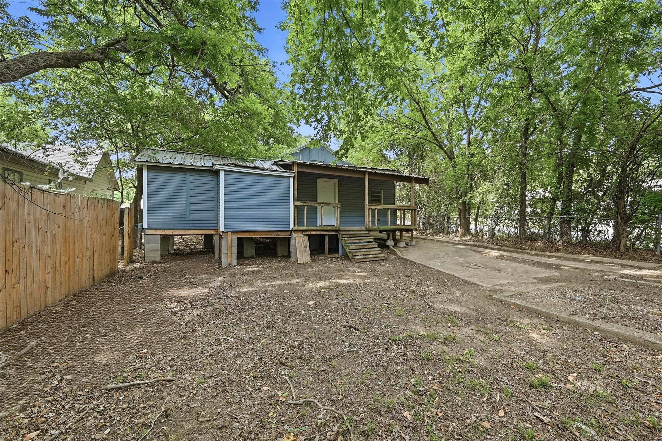 Single Family Residence For Sale in Grayson County , 829 W Walker Street, Denison, Texas 75020, 3 Bedroom, 2 Bathroom, Garage spaces, 1,370 Sqft, built in 1925, mls#21291778, Real Estate Agent in Denison, Homes For Sale in Grayson county, Homes For Sale in Denison, Realtor in Denison Texas, Real Estate Brokerage Independent Realty Texas, Luminita Cordes Realtor