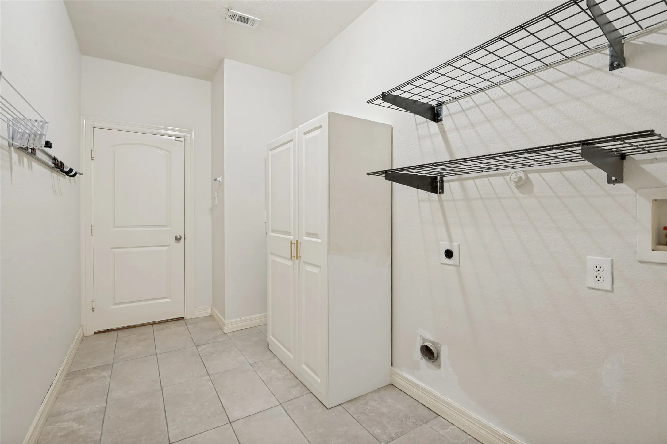 Single Family Residence For Sale in Collin County , 3809 Pitchstone Drive, Mc Kinney, Texas 75070, 4 Bedroom, 3 Bathroom, 2 Garage spaces, 3,300 Sqft, built in 2005, mls#21294494, Real Estate Agent in Mc Kinney, Homes For Sale in Collin county, Homes For Sale in Mc Kinney, Realtor in Mc Kinney Texas, Real Estate Brokerage Independent Realty Texas, Luminita Cordes Realtor