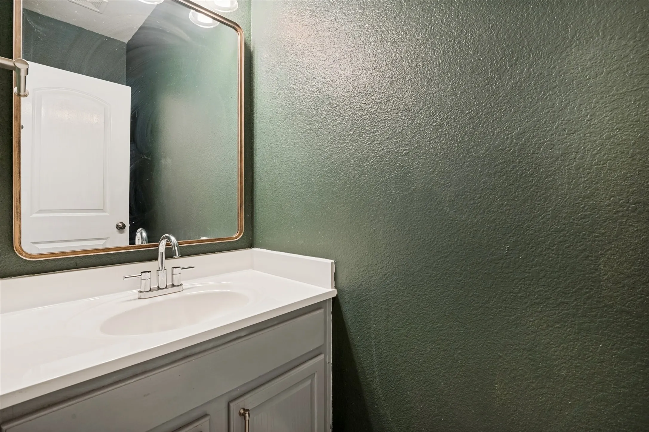 Single Family Residence For Sale in Collin County , 3809 Pitchstone Drive, Mc Kinney, Texas 75070, 4 Bedroom, 3 Bathroom, 2 Garage spaces, 3,300 Sqft, built in 2005, mls#21294494, Real Estate Agent in Mc Kinney, Homes For Sale in Collin county, Homes For Sale in Mc Kinney, Realtor in Mc Kinney Texas, Real Estate Brokerage Independent Realty Texas, Luminita Cordes Realtor