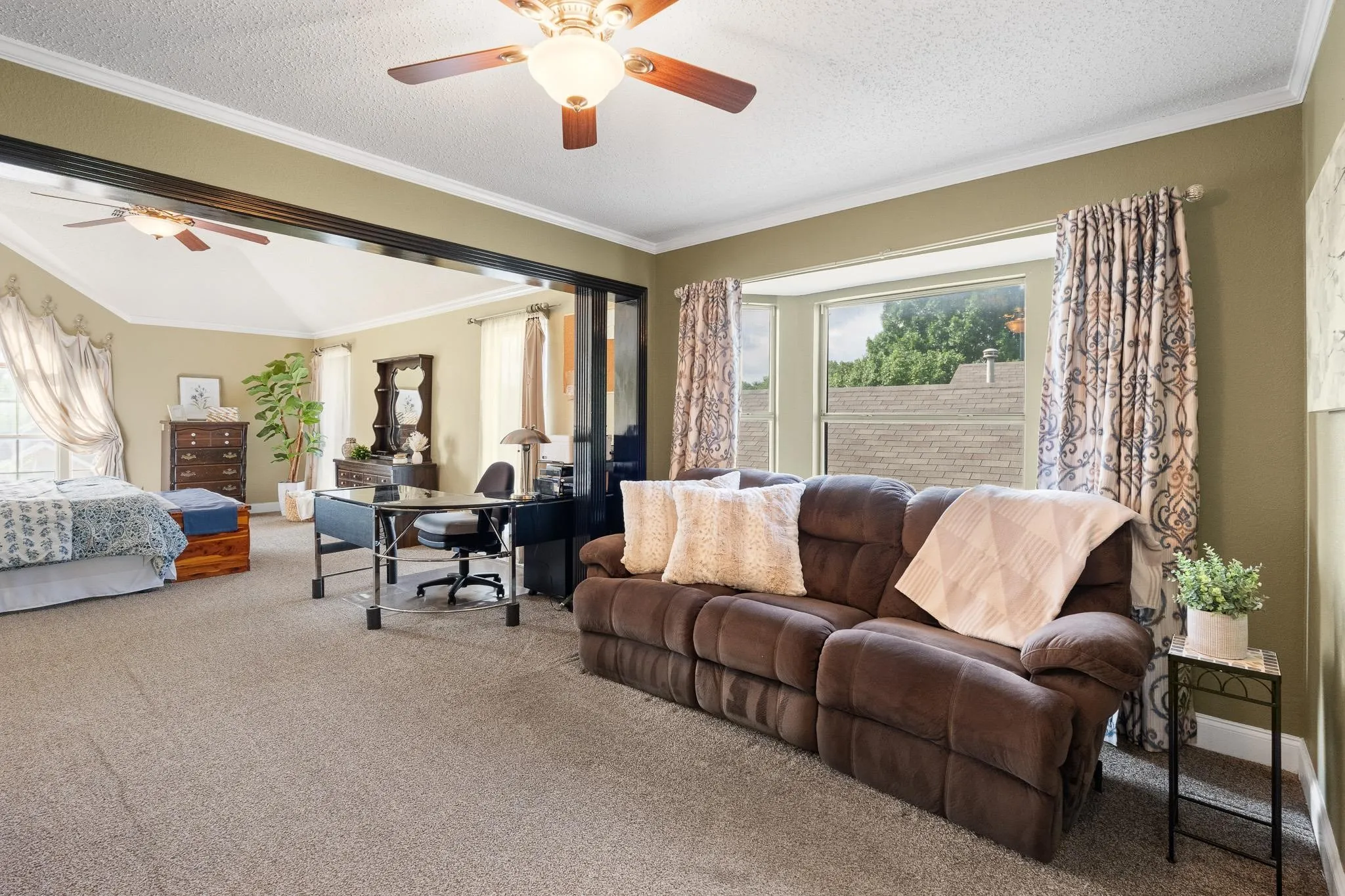 Single Family Residence For Sale in Tarrant County , 6000 Red Fern Drive, Arlington, Texas 76001, 3 Bedroom, 3 Bathroom, 2 Garage spaces, 2,636 Sqft, built in 1994, mls#21292942, Real Estate Agent in Arlington, Homes For Sale in Tarrant county, Homes For Sale in Arlington, Realtor in Arlington Texas, Real Estate Brokerage Independent Realty Texas, Luminita Cordes Realtor