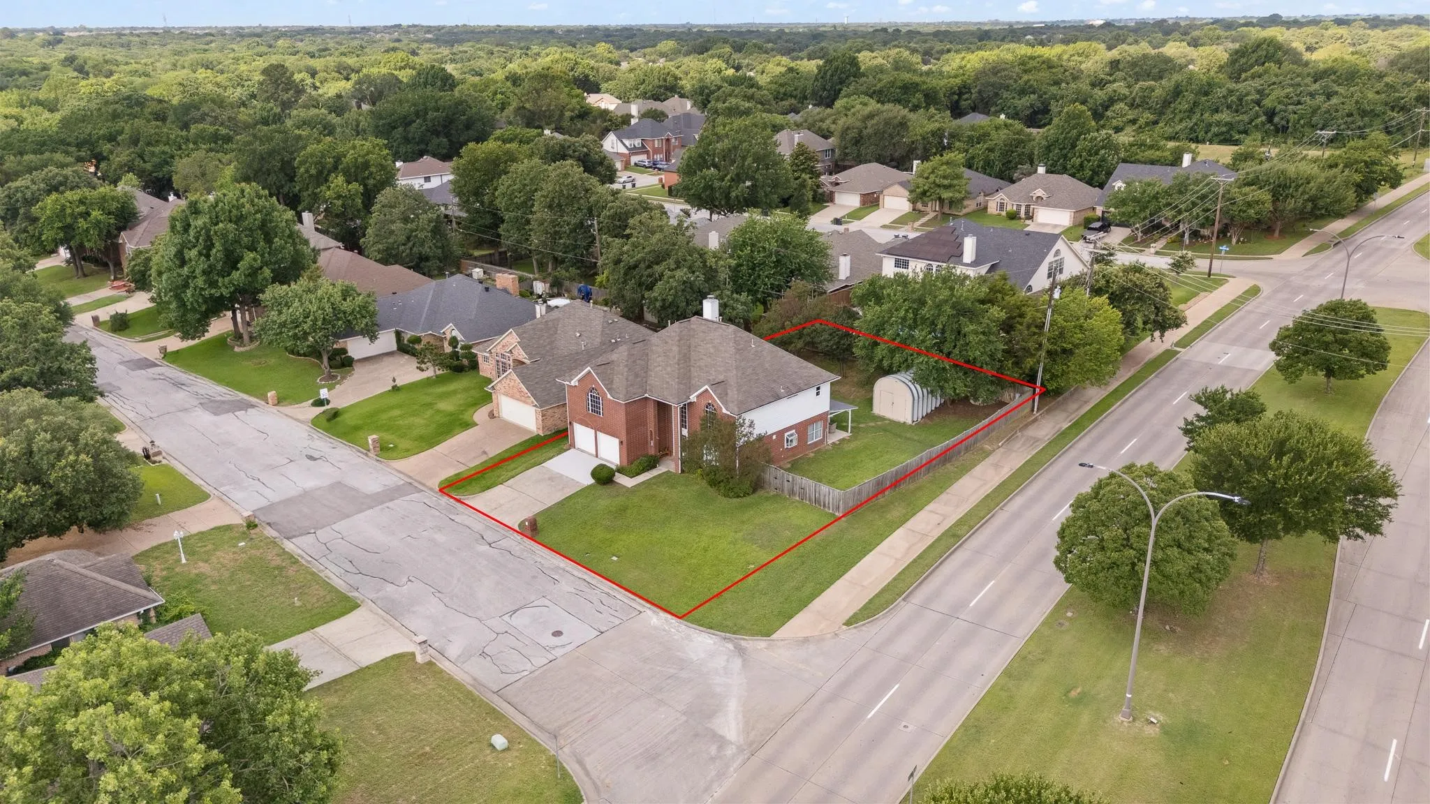 Single Family Residence For Sale in Tarrant County , 6000 Red Fern Drive, Arlington, Texas 76001, 3 Bedroom, 3 Bathroom, 2 Garage spaces, 2,636 Sqft, built in 1994, mls#21292942, Real Estate Agent in Arlington, Homes For Sale in Tarrant county, Homes For Sale in Arlington, Realtor in Arlington Texas, Real Estate Brokerage Independent Realty Texas, Luminita Cordes Realtor