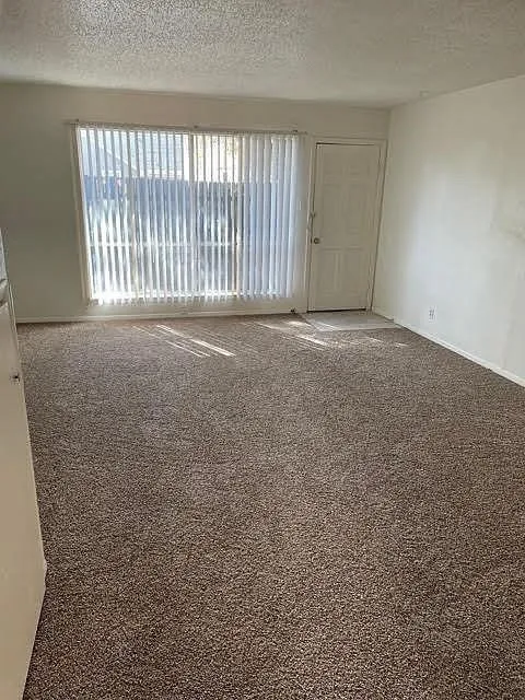 Townhouse For Rent in Denton County , 915 N Elm Street 3, Denton, Texas 76201, 2 Bedrooms, 1 Bathroom, Garage spaces, 1,100 Sqft, built in 1968, Price $1,395, mls#21295030, Real Estate Agent in Denton, Homes For Rent in Denton county, Homes For Rent in Denton, Realtor in Denton Texas, Real Estate Brokerage Independent Realty Texas, Luminita Cordes Realtor