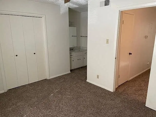 Townhouse For Rent in Denton County , 915 N Elm Street 3, Denton, Texas 76201, 2 Bedrooms, 1 Bathroom, Garage spaces, 1,100 Sqft, built in 1968, Price $1,395, mls#21295030, Real Estate Agent in Denton, Homes For Rent in Denton county, Homes For Rent in Denton, Realtor in Denton Texas, Real Estate Brokerage Independent Realty Texas, Luminita Cordes Realtor