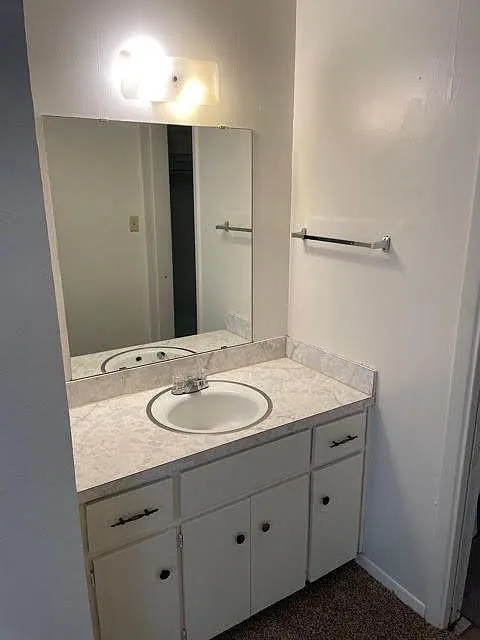 Townhouse For Rent in Denton County , 915 N Elm Street 3, Denton, Texas 76201, 2 Bedrooms, 1 Bathroom, Garage spaces, 1,100 Sqft, built in 1968, Price $1,395, mls#21295030, Real Estate Agent in Denton, Homes For Rent in Denton county, Homes For Rent in Denton, Realtor in Denton Texas, Real Estate Brokerage Independent Realty Texas, Luminita Cordes Realtor