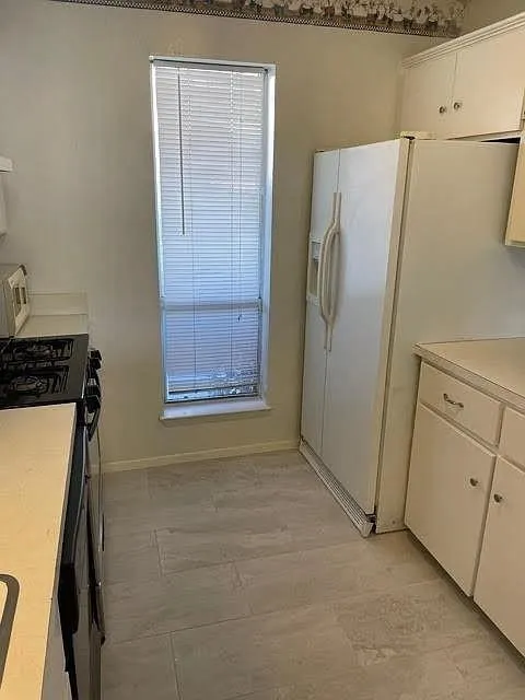 Townhouse For Rent in Denton County , 915 N Elm Street 3, Denton, Texas 76201, 2 Bedrooms, 1 Bathroom, Garage spaces, 1,100 Sqft, built in 1968, Price $1,395, mls#21295030, Real Estate Agent in Denton, Homes For Rent in Denton county, Homes For Rent in Denton, Realtor in Denton Texas, Real Estate Brokerage Independent Realty Texas, Luminita Cordes Realtor