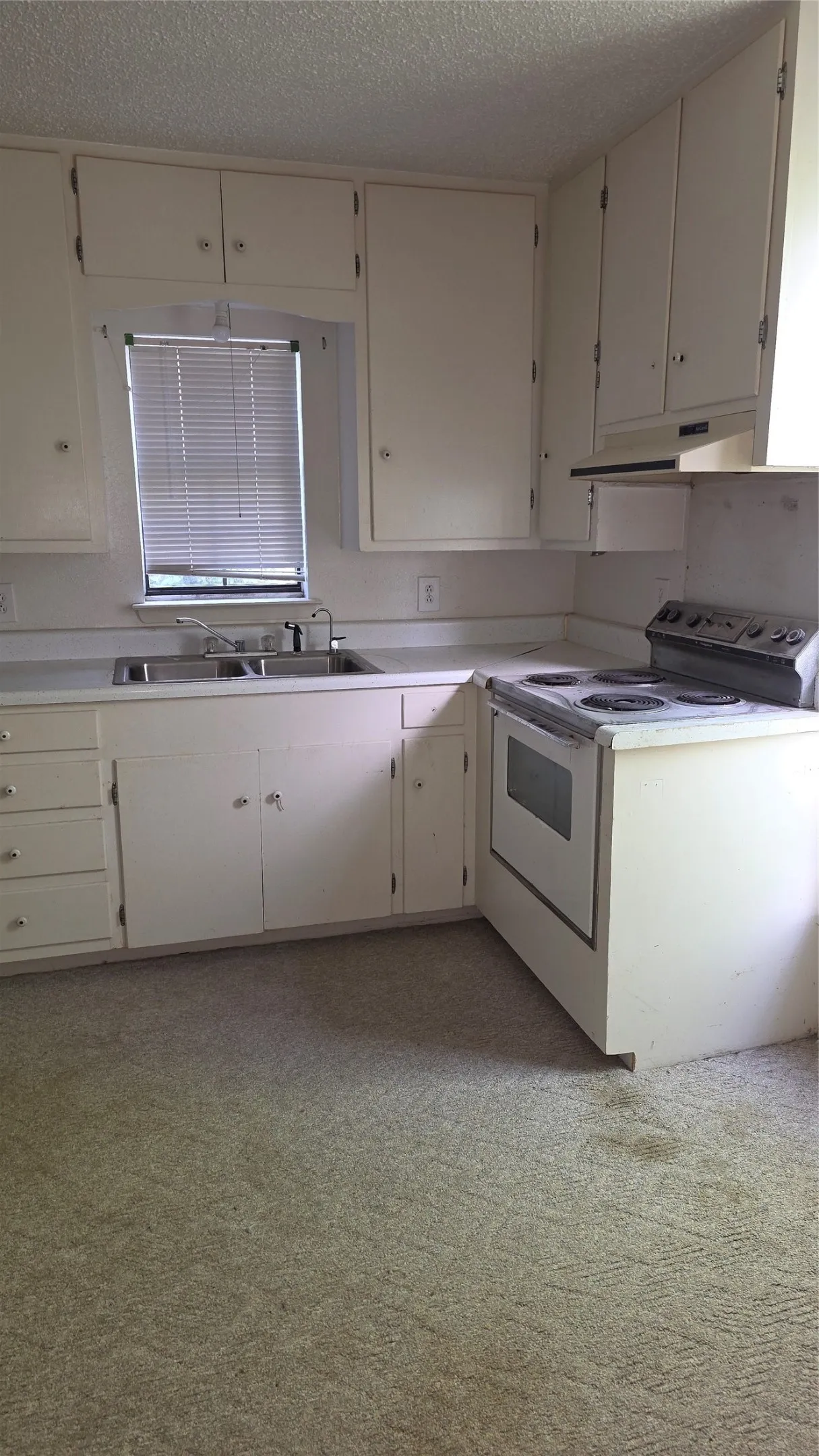 Single Family Residence For Sale in Fannin County , 313 N Pearl Street, Trenton, Texas 75490, 3 Bedroom, 3 Bathroom, 2 Garage spaces, 2,059 Sqft, built in 1900, mls#21291017, Real Estate Agent in Trenton, Homes For Sale in Fannin county, Homes For Sale in Trenton, Realtor in Trenton Texas, Real Estate Brokerage Independent Realty Texas, Luminita Cordes Realtor
