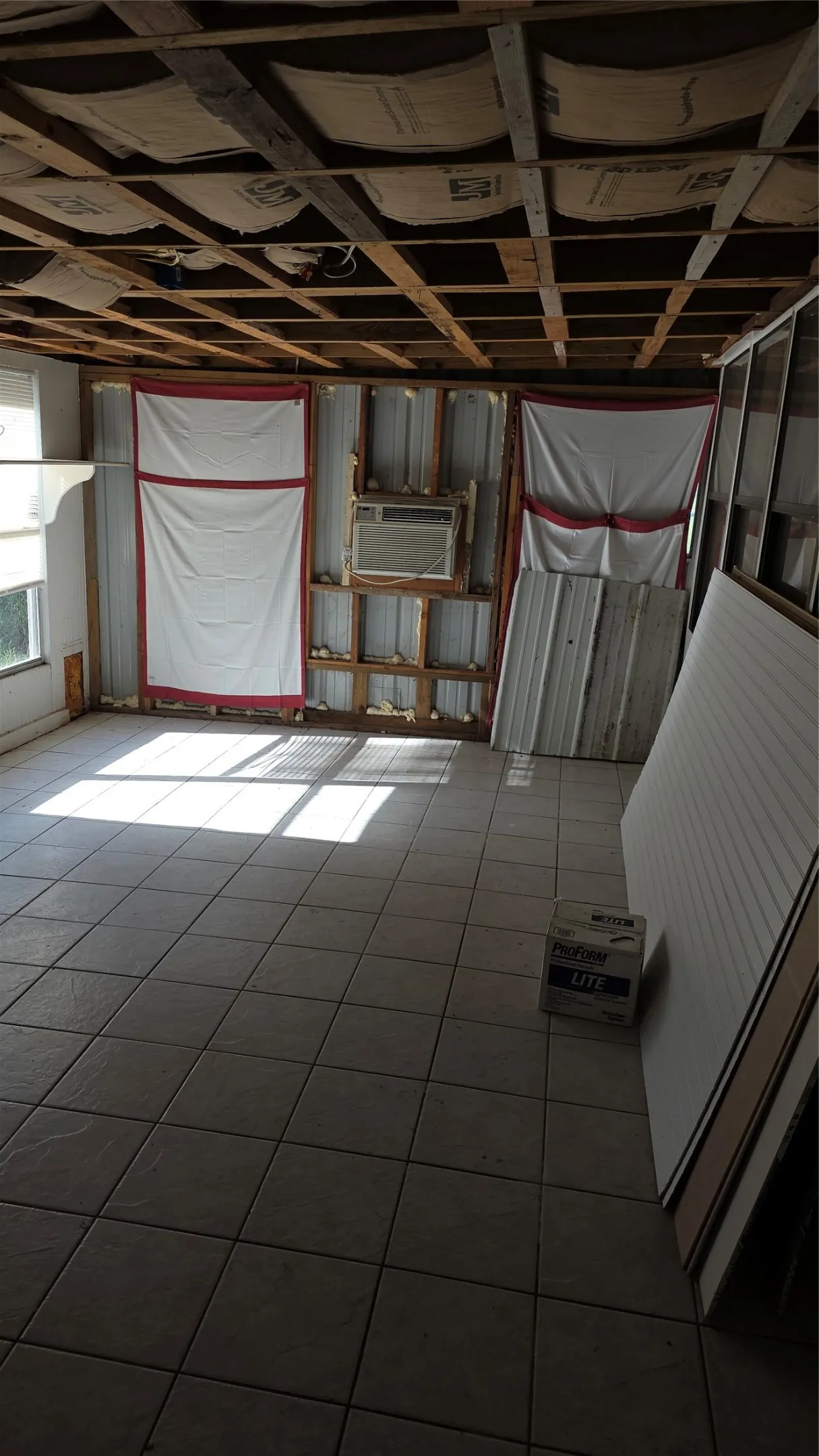 Single Family Residence For Sale in Fannin County , 313 N Pearl Street, Trenton, Texas 75490, 3 Bedroom, 3 Bathroom, 2 Garage spaces, 2,059 Sqft, built in 1900, mls#21291017, Real Estate Agent in Trenton, Homes For Sale in Fannin county, Homes For Sale in Trenton, Realtor in Trenton Texas, Real Estate Brokerage Independent Realty Texas, Luminita Cordes Realtor
