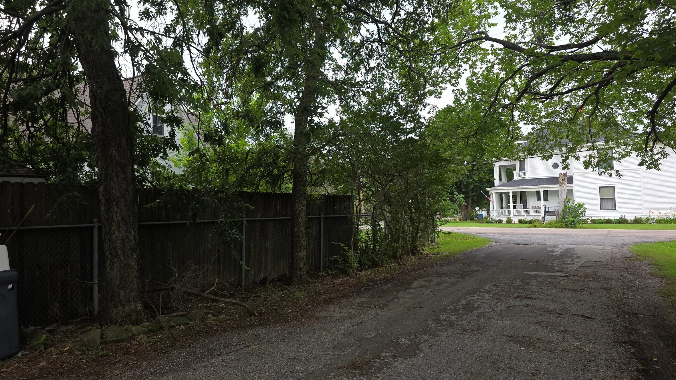 Single Family Residence For Sale in Fannin County , 313 N Pearl Street, Trenton, Texas 75490, 3 Bedroom, 3 Bathroom, 2 Garage spaces, 2,059 Sqft, built in 1900, mls#21291017, Real Estate Agent in Trenton, Homes For Sale in Fannin county, Homes For Sale in Trenton, Realtor in Trenton Texas, Real Estate Brokerage Independent Realty Texas, Luminita Cordes Realtor