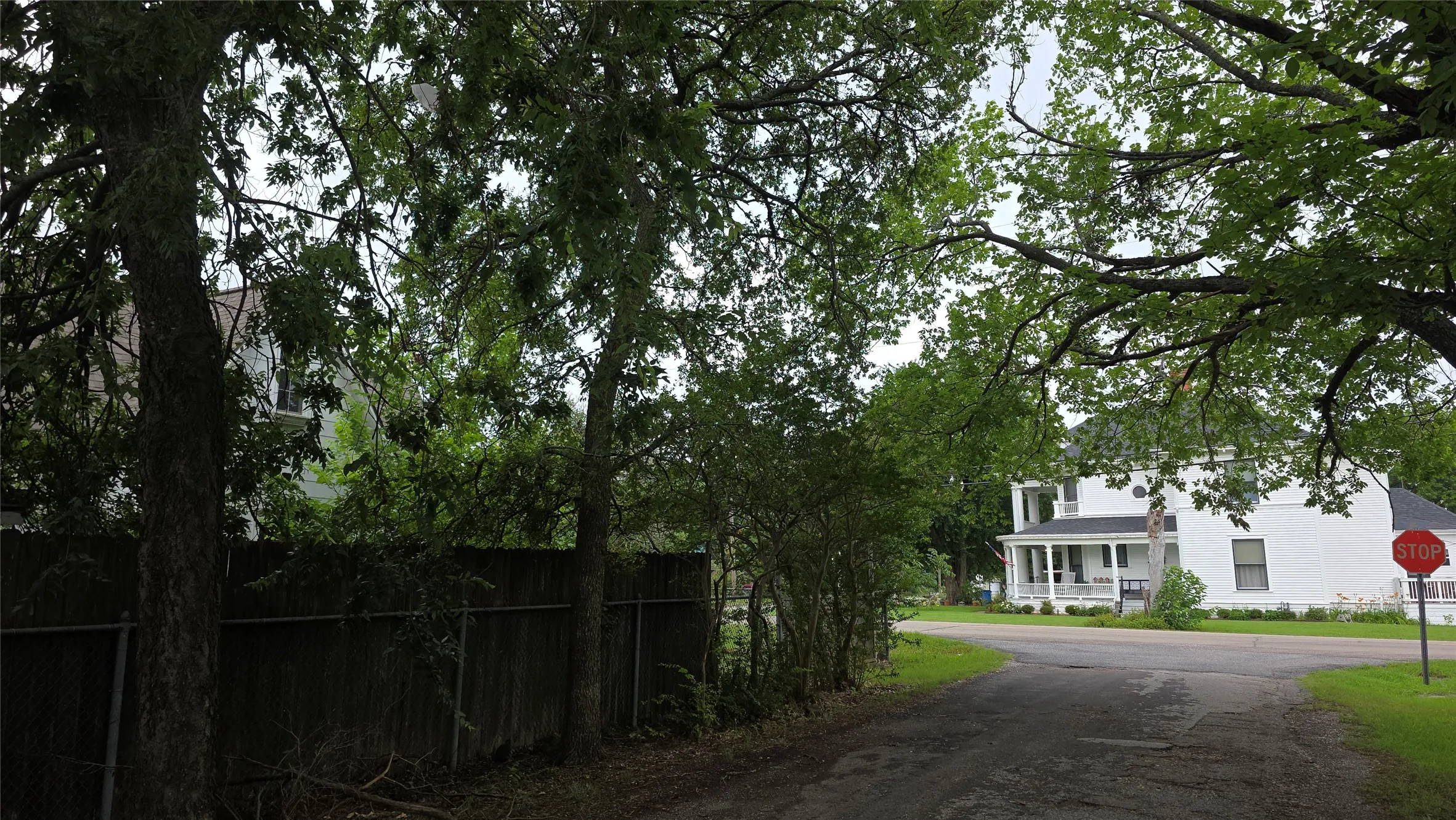 Single Family Residence For Sale in Fannin County , 313 N Pearl Street, Trenton, Texas 75490, 3 Bedroom, 3 Bathroom, 2 Garage spaces, 2,059 Sqft, built in 1900, mls#21291017, Real Estate Agent in Trenton, Homes For Sale in Fannin county, Homes For Sale in Trenton, Realtor in Trenton Texas, Real Estate Brokerage Independent Realty Texas, Luminita Cordes Realtor