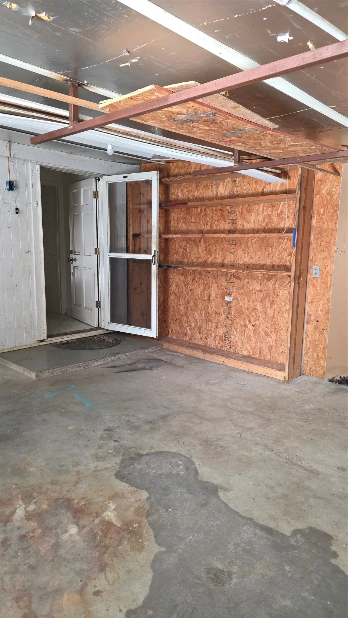 Single Family Residence For Sale in Fannin County , 313 N Pearl Street, Trenton, Texas 75490, 3 Bedroom, 3 Bathroom, 2 Garage spaces, 2,059 Sqft, built in 1900, mls#21291017, Real Estate Agent in Trenton, Homes For Sale in Fannin county, Homes For Sale in Trenton, Realtor in Trenton Texas, Real Estate Brokerage Independent Realty Texas, Luminita Cordes Realtor