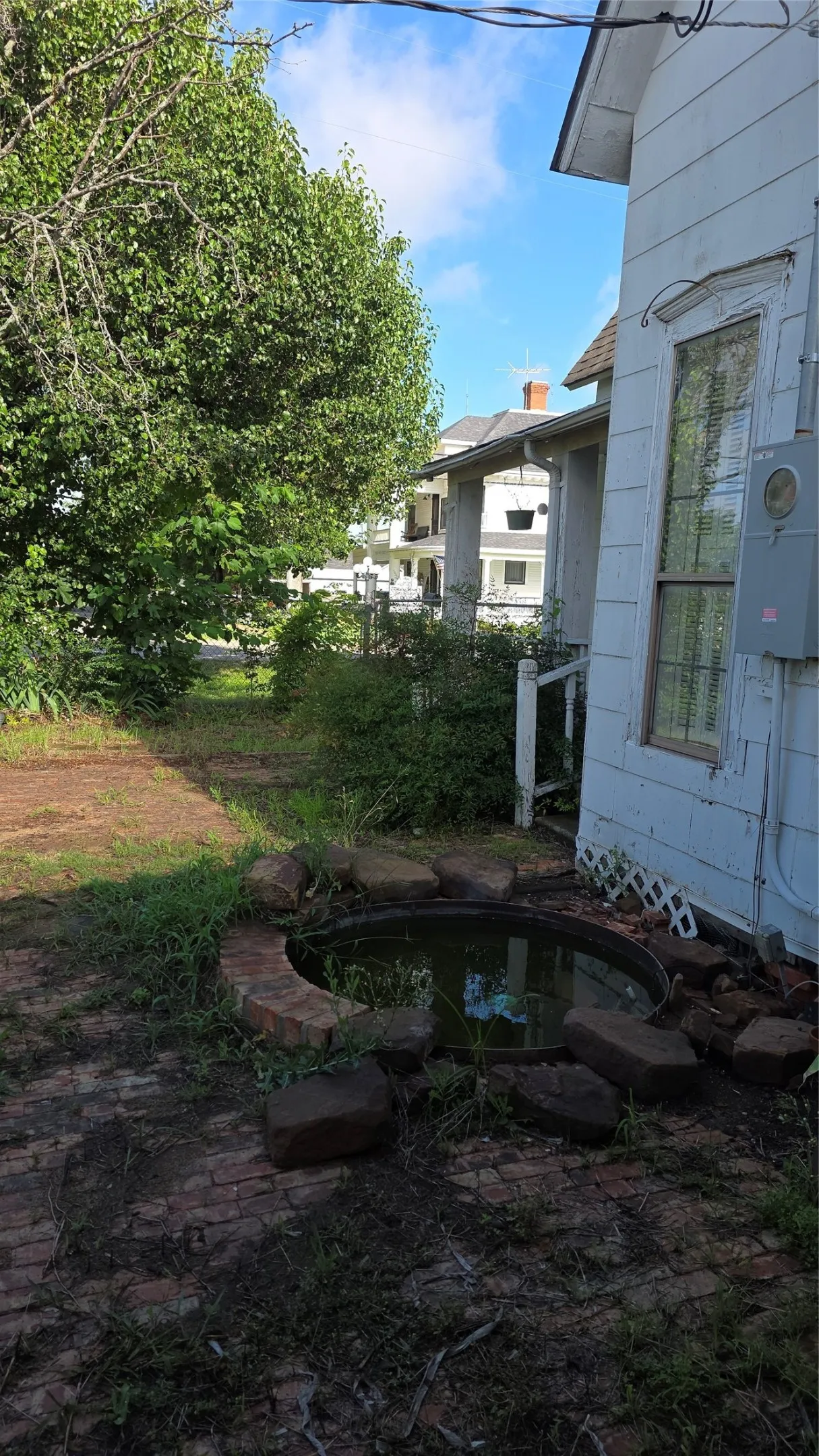 Single Family Residence For Sale in Fannin County , 313 N Pearl Street, Trenton, Texas 75490, 3 Bedroom, 3 Bathroom, 2 Garage spaces, 2,059 Sqft, built in 1900, mls#21291017, Real Estate Agent in Trenton, Homes For Sale in Fannin county, Homes For Sale in Trenton, Realtor in Trenton Texas, Real Estate Brokerage Independent Realty Texas, Luminita Cordes Realtor
