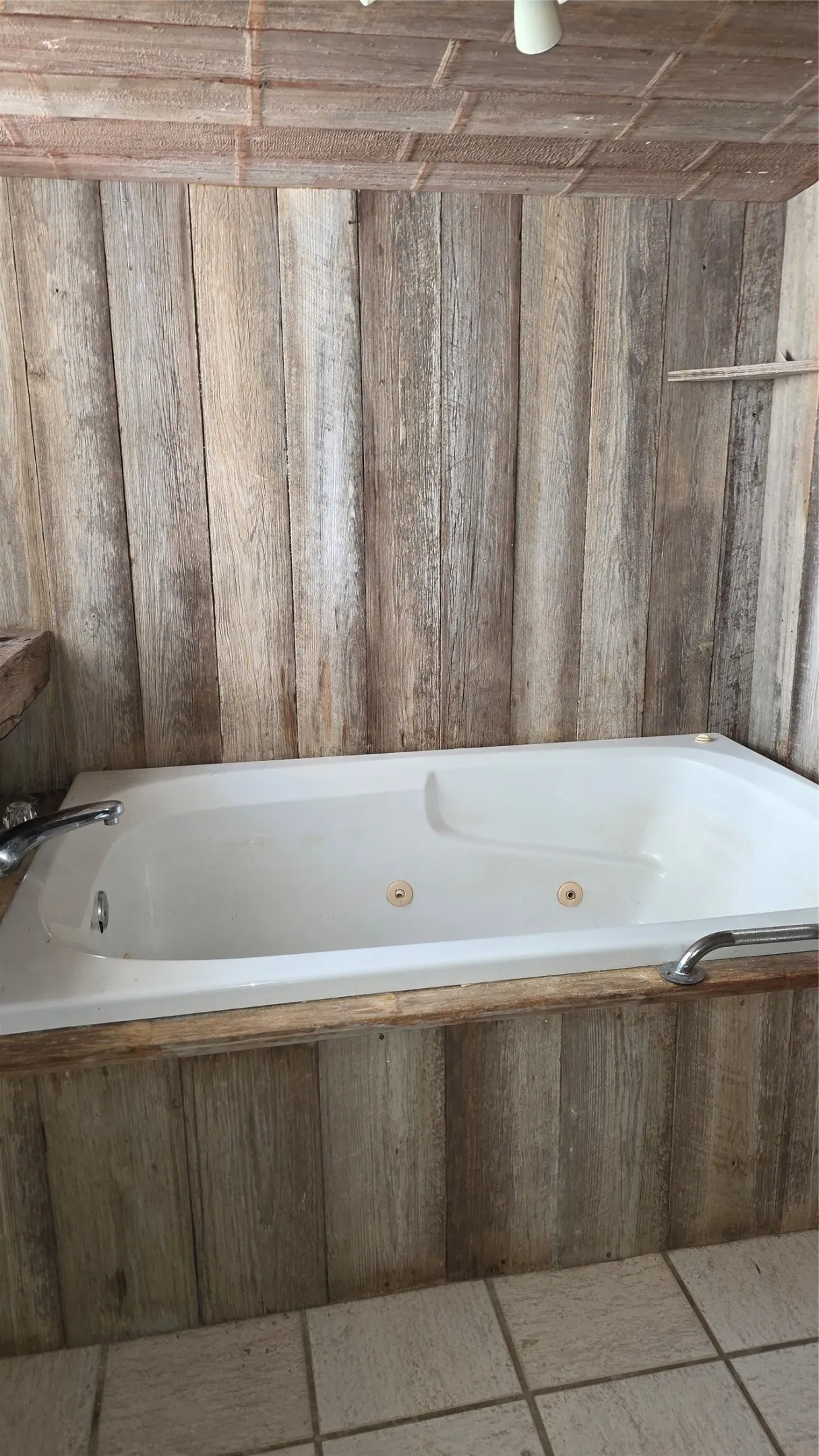 Single Family Residence For Sale in Fannin County , 313 N Pearl Street, Trenton, Texas 75490, 3 Bedroom, 3 Bathroom, 2 Garage spaces, 2,059 Sqft, built in 1900, mls#21291017, Real Estate Agent in Trenton, Homes For Sale in Fannin county, Homes For Sale in Trenton, Realtor in Trenton Texas, Real Estate Brokerage Independent Realty Texas, Luminita Cordes Realtor