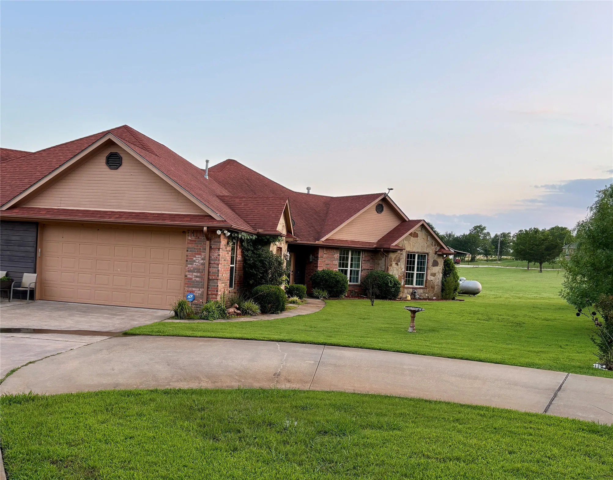 Single Family Residence For Sale in Grayson County , 3084 Hagerman Road, Pottsboro, Texas 75076, 5 Bedroom, 4 Bathroom, 4 Garage spaces, 4,300 Sqft, built in 2011, mls#21295160, Real Estate Agent in Pottsboro, Homes For Sale in Grayson county, Homes For Sale in Pottsboro, Realtor in Pottsboro Texas, Real Estate Brokerage Independent Realty Texas, Luminita Cordes Realtor