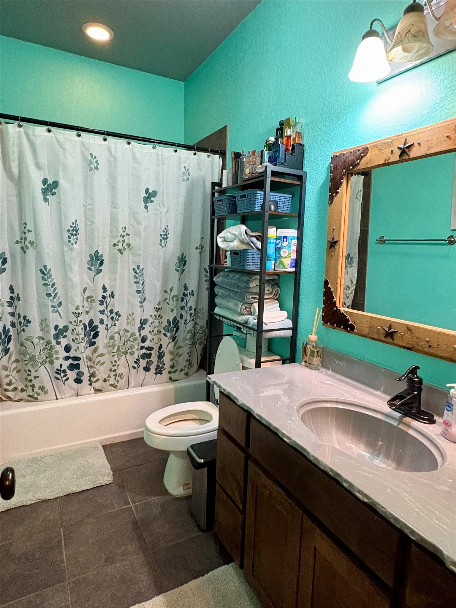 Single Family Residence For Sale in Grayson County , 3084 Hagerman Road, Pottsboro, Texas 75076, 5 Bedroom, 4 Bathroom, 4 Garage spaces, 4,300 Sqft, built in 2011, mls#21295160, Real Estate Agent in Pottsboro, Homes For Sale in Grayson county, Homes For Sale in Pottsboro, Realtor in Pottsboro Texas, Real Estate Brokerage Independent Realty Texas, Luminita Cordes Realtor