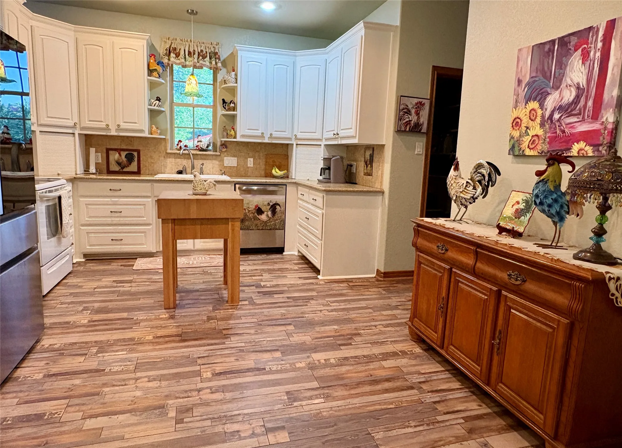 Single Family Residence For Sale in Grayson County , 3084 Hagerman Road, Pottsboro, Texas 75076, 5 Bedroom, 4 Bathroom, 4 Garage spaces, 4,300 Sqft, built in 2011, mls#21295160, Real Estate Agent in Pottsboro, Homes For Sale in Grayson county, Homes For Sale in Pottsboro, Realtor in Pottsboro Texas, Real Estate Brokerage Independent Realty Texas, Luminita Cordes Realtor