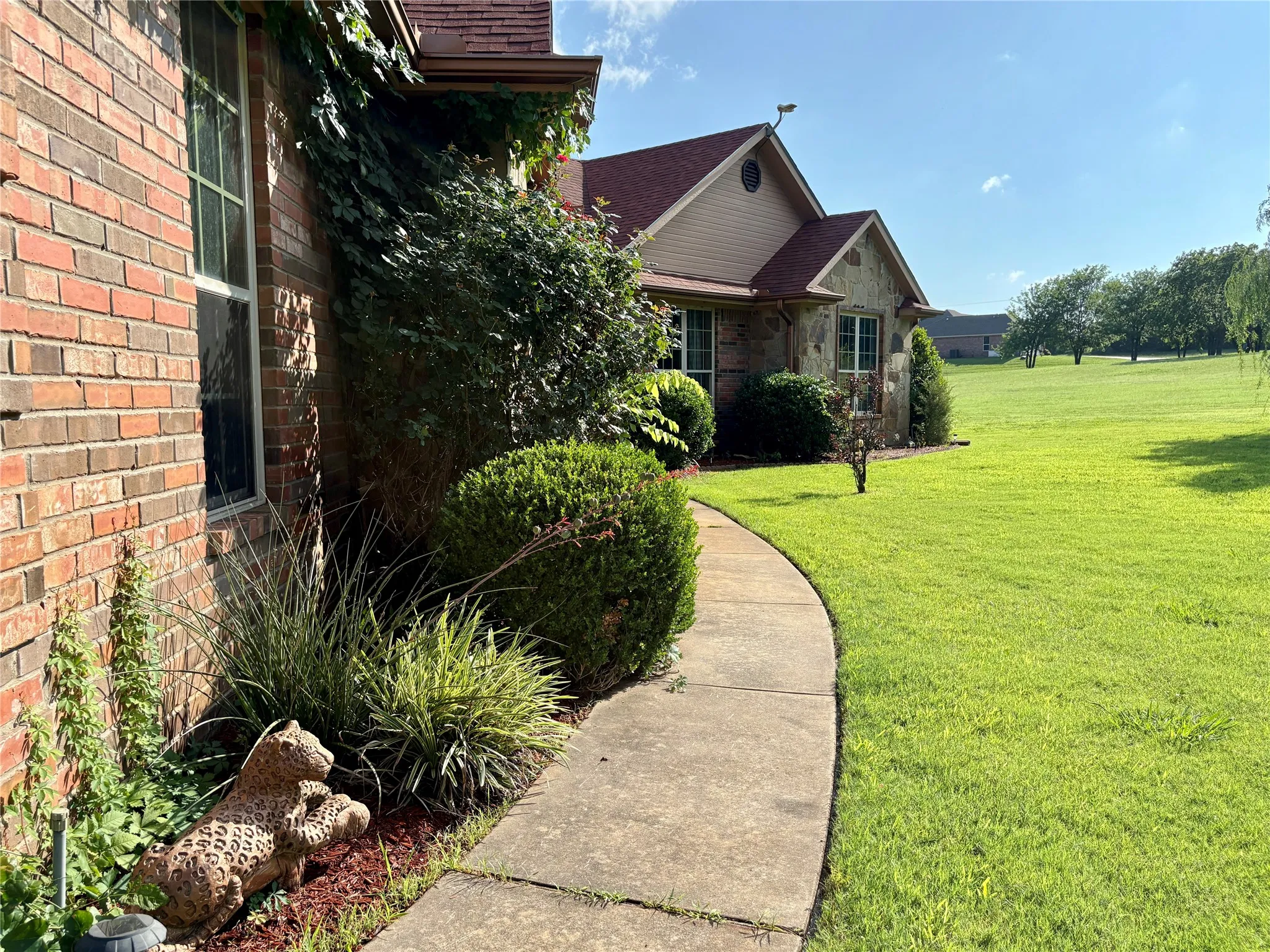 Single Family Residence For Sale in Grayson County , 3084 Hagerman Road, Pottsboro, Texas 75076, 5 Bedroom, 4 Bathroom, 4 Garage spaces, 4,300 Sqft, built in 2011, mls#21295160, Real Estate Agent in Pottsboro, Homes For Sale in Grayson county, Homes For Sale in Pottsboro, Realtor in Pottsboro Texas, Real Estate Brokerage Independent Realty Texas, Luminita Cordes Realtor