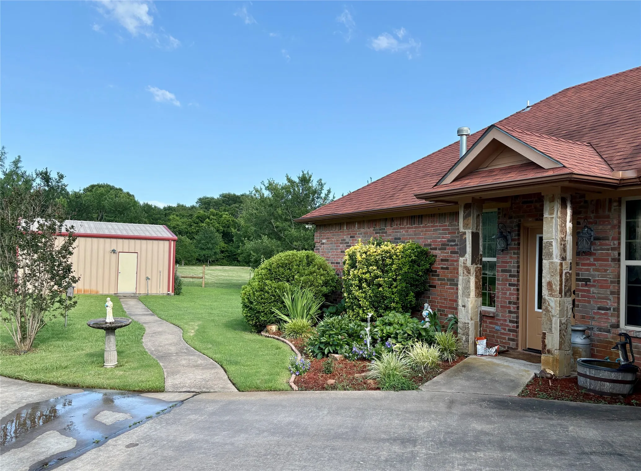 Single Family Residence For Sale in Grayson County , 3084 Hagerman Road, Pottsboro, Texas 75076, 5 Bedroom, 4 Bathroom, 4 Garage spaces, 4,300 Sqft, built in 2011, mls#21295160, Real Estate Agent in Pottsboro, Homes For Sale in Grayson county, Homes For Sale in Pottsboro, Realtor in Pottsboro Texas, Real Estate Brokerage Independent Realty Texas, Luminita Cordes Realtor