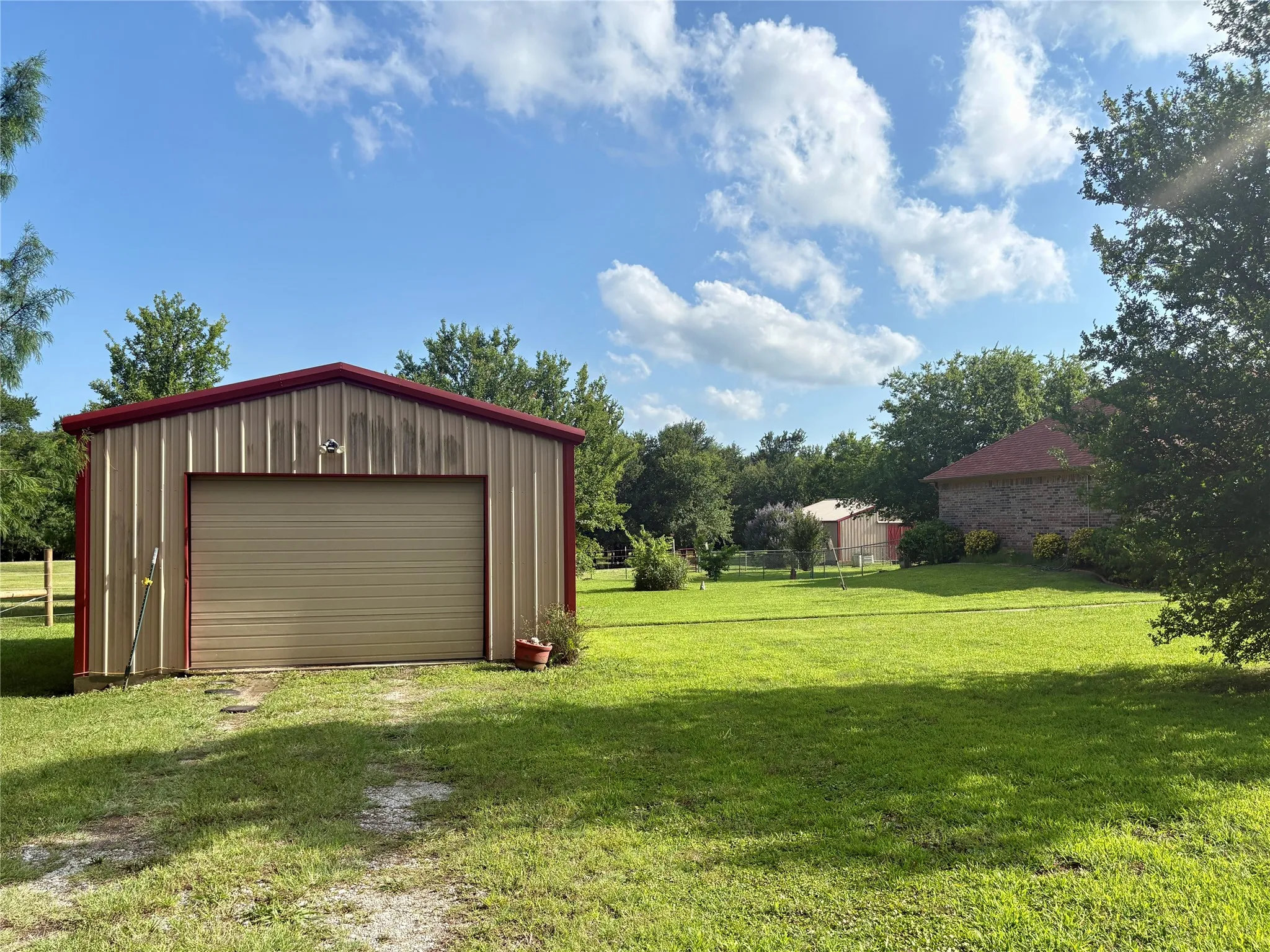 Single Family Residence For Sale in Grayson County , 3084 Hagerman Road, Pottsboro, Texas 75076, 5 Bedroom, 4 Bathroom, 4 Garage spaces, 4,300 Sqft, built in 2011, mls#21295160, Real Estate Agent in Pottsboro, Homes For Sale in Grayson county, Homes For Sale in Pottsboro, Realtor in Pottsboro Texas, Real Estate Brokerage Independent Realty Texas, Luminita Cordes Realtor