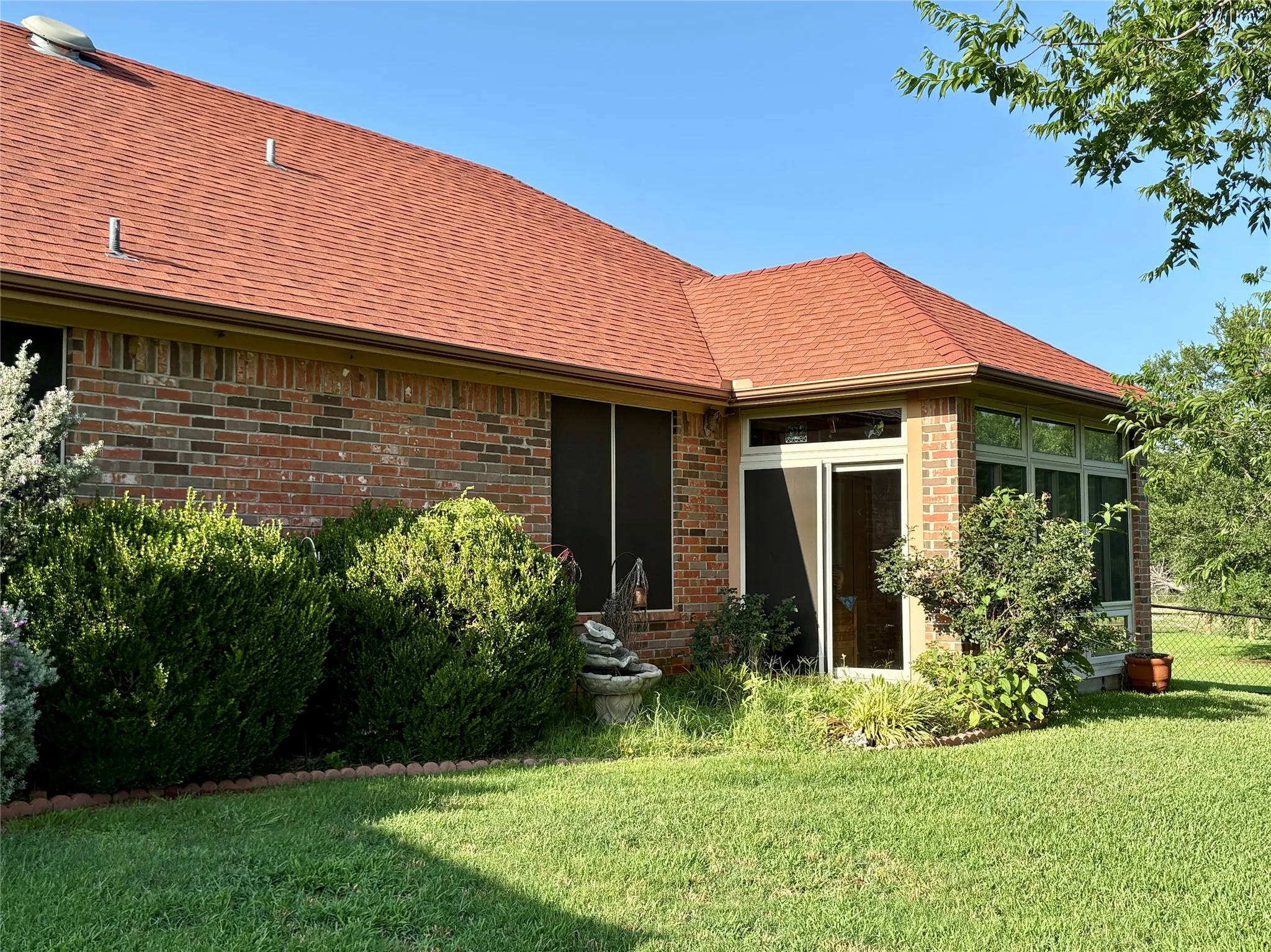 Single Family Residence For Sale in Grayson County , 3084 Hagerman Road, Pottsboro, Texas 75076, 5 Bedroom, 4 Bathroom, 4 Garage spaces, 4,300 Sqft, built in 2011, mls#21295160, Real Estate Agent in Pottsboro, Homes For Sale in Grayson county, Homes For Sale in Pottsboro, Realtor in Pottsboro Texas, Real Estate Brokerage Independent Realty Texas, Luminita Cordes Realtor