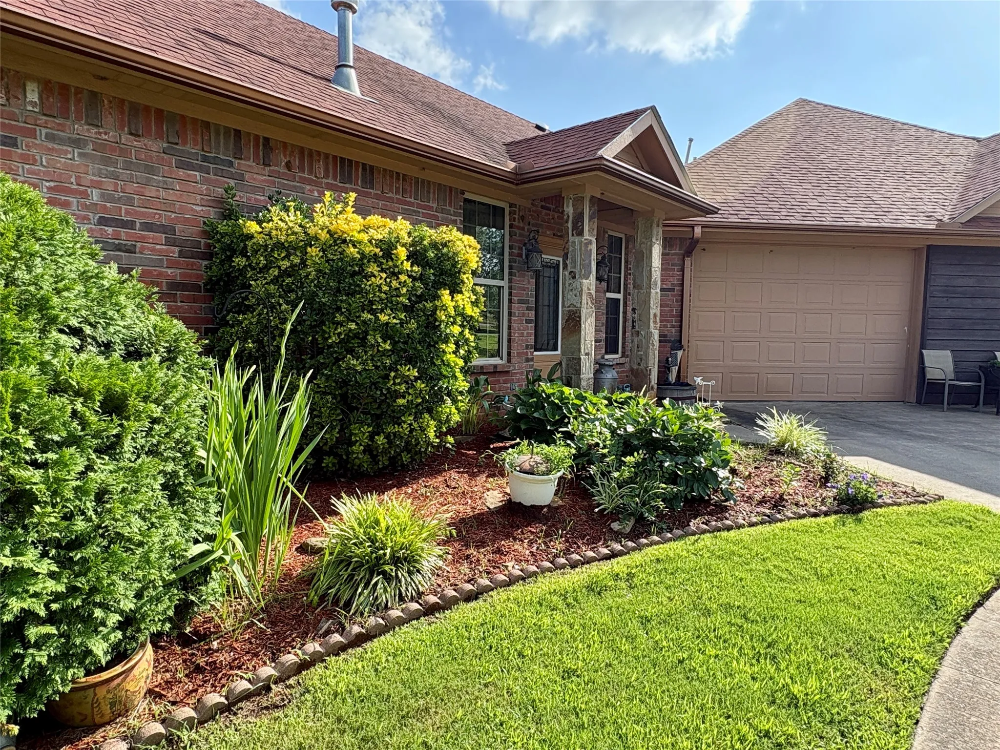 Single Family Residence For Sale in Grayson County , 3084 Hagerman Road, Pottsboro, Texas 75076, 5 Bedroom, 4 Bathroom, 4 Garage spaces, 4,300 Sqft, built in 2011, mls#21295160, Real Estate Agent in Pottsboro, Homes For Sale in Grayson county, Homes For Sale in Pottsboro, Realtor in Pottsboro Texas, Real Estate Brokerage Independent Realty Texas, Luminita Cordes Realtor