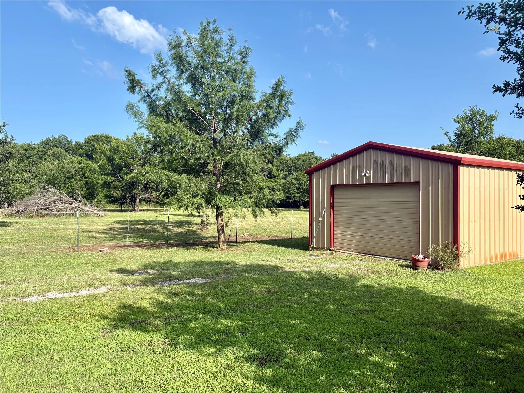 Single Family Residence For Sale in Grayson County , 3084 Hagerman Road, Pottsboro, Texas 75076, 5 Bedroom, 4 Bathroom, 4 Garage spaces, 4,300 Sqft, built in 2011, mls#21295160, Real Estate Agent in Pottsboro, Homes For Sale in Grayson county, Homes For Sale in Pottsboro, Realtor in Pottsboro Texas, Real Estate Brokerage Independent Realty Texas, Luminita Cordes Realtor