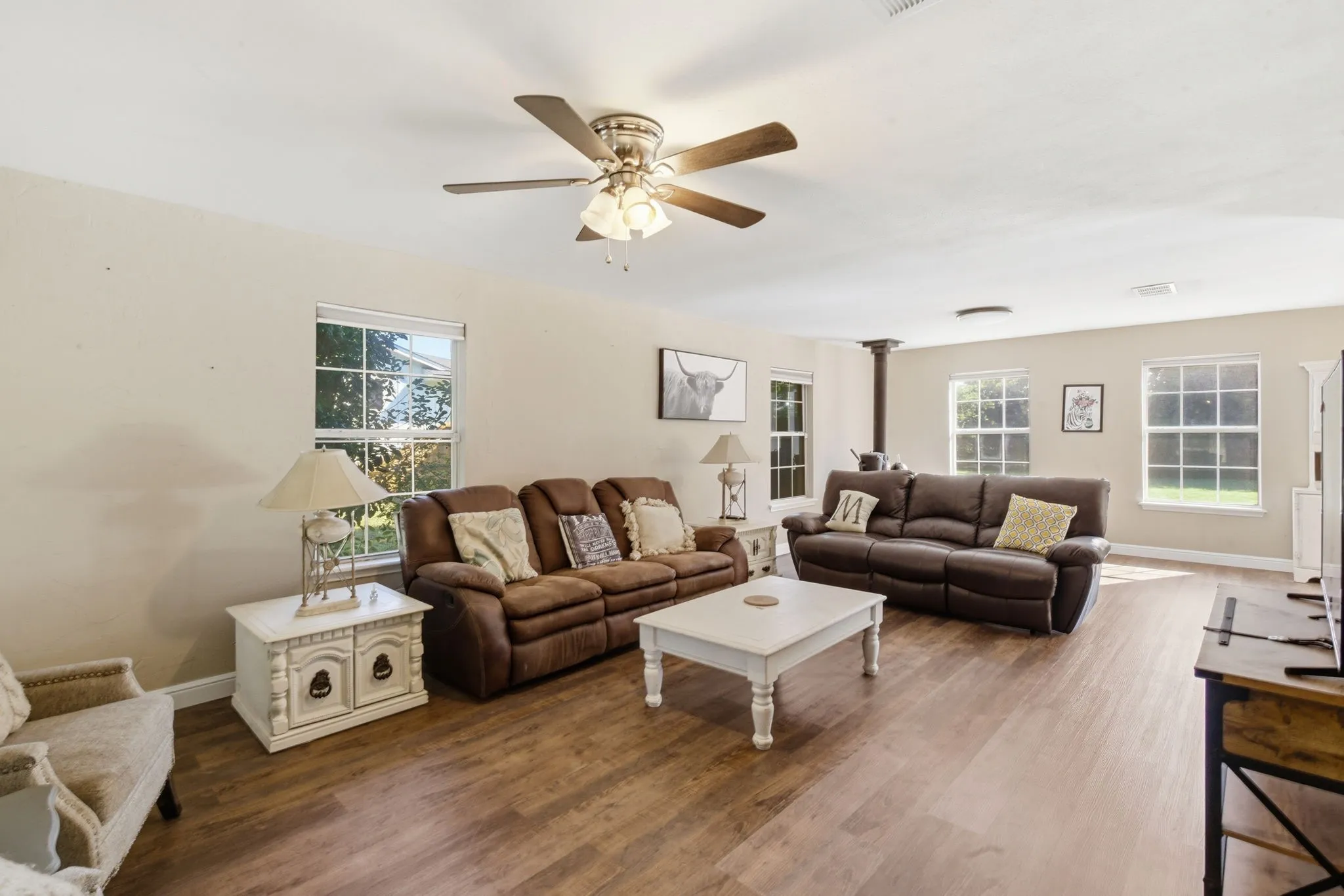 Single Family Residence For Sale in Erath County , 1925 N Dale Avenue, Stephenville, Texas 76401, 4 Bedroom, 3 Bathroom, 2 Garage spaces, 2,647 Sqft, built in 1997, mls#21294960, Real Estate Agent in Stephenville, Homes For Sale in Erath county, Homes For Sale in Stephenville, Realtor in Stephenville Texas, Real Estate Brokerage Independent Realty Texas, Luminita Cordes Realtor