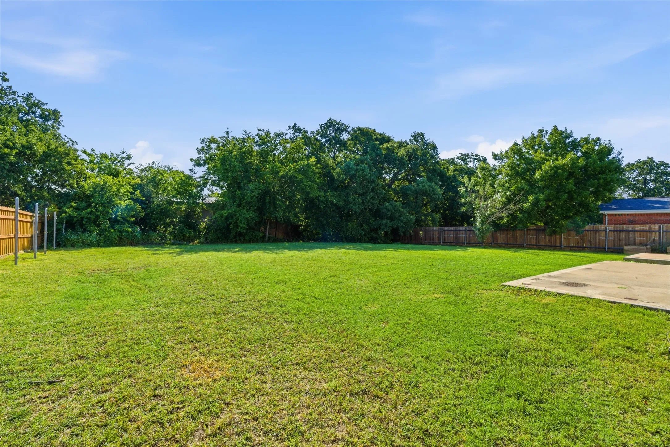Single Family Residence For Sale in Erath County , 1925 N Dale Avenue, Stephenville, Texas 76401, 4 Bedroom, 3 Bathroom, 2 Garage spaces, 2,647 Sqft, built in 1997, mls#21294960, Real Estate Agent in Stephenville, Homes For Sale in Erath county, Homes For Sale in Stephenville, Realtor in Stephenville Texas, Real Estate Brokerage Independent Realty Texas, Luminita Cordes Realtor