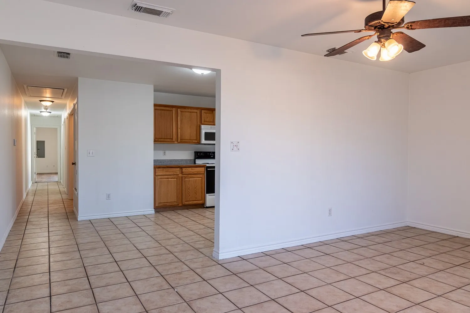 Duplex For Rent in Grayson County , 518 Hwy 11 514, Tom Bean, Texas 75489, 3 Bedroom, 2 Bathroom, Garage spaces, 1,230 Sqft, built in 2003, mls#21295161, Real Estate Agent in Tom Bean, Homes For Rent in Grayson county, Homes For Rent in Tom Bean, Realtor in Tom Bean Texas, Real Estate Brokerage Independent Realty Texas, Luminita Cordes Realtor