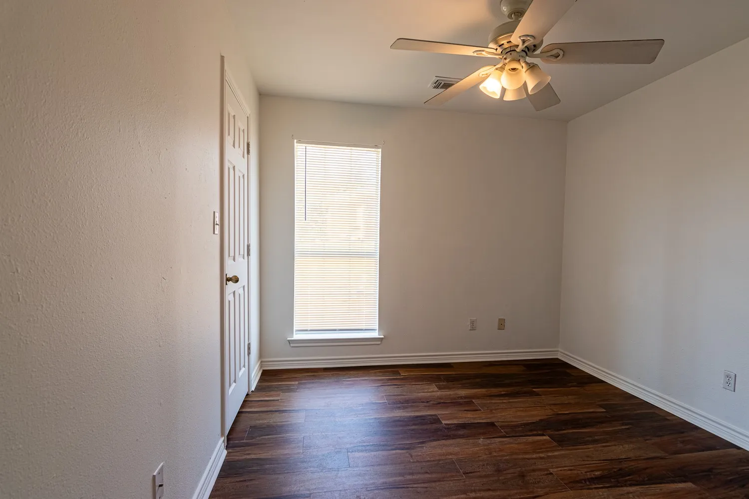 Duplex For Rent in Grayson County , 518 Hwy 11 514, Tom Bean, Texas 75489, 3 Bedroom, 2 Bathroom, Garage spaces, 1,230 Sqft, built in 2003, mls#21295161, Real Estate Agent in Tom Bean, Homes For Rent in Grayson county, Homes For Rent in Tom Bean, Realtor in Tom Bean Texas, Real Estate Brokerage Independent Realty Texas, Luminita Cordes Realtor
