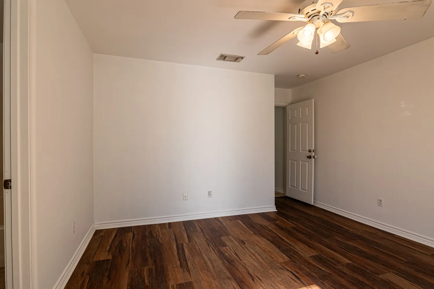 Duplex For Rent in Grayson County , 518 Hwy 11 514, Tom Bean, Texas 75489, 3 Bedroom, 2 Bathroom, Garage spaces, 1,230 Sqft, built in 2003, mls#21295161, Real Estate Agent in Tom Bean, Homes For Rent in Grayson county, Homes For Rent in Tom Bean, Realtor in Tom Bean Texas, Real Estate Brokerage Independent Realty Texas, Luminita Cordes Realtor