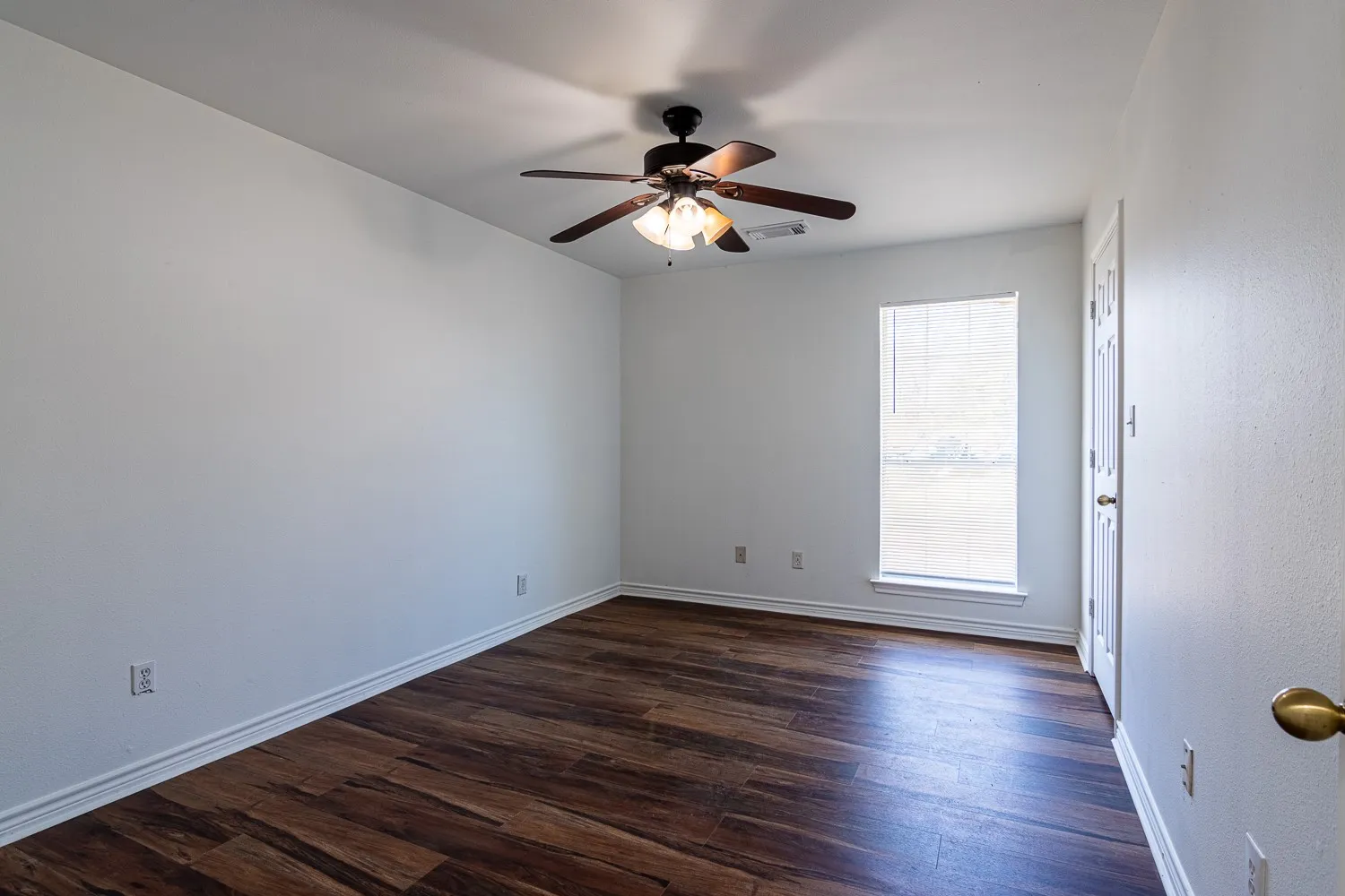 Duplex For Rent in Grayson County , 518 Hwy 11 514, Tom Bean, Texas 75489, 3 Bedroom, 2 Bathroom, Garage spaces, 1,230 Sqft, built in 2003, mls#21295161, Real Estate Agent in Tom Bean, Homes For Rent in Grayson county, Homes For Rent in Tom Bean, Realtor in Tom Bean Texas, Real Estate Brokerage Independent Realty Texas, Luminita Cordes Realtor