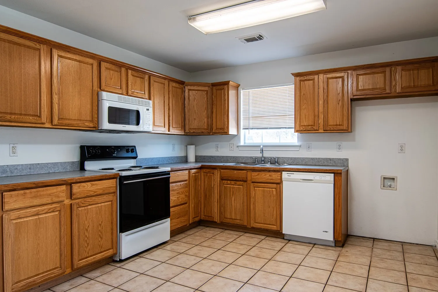 Duplex For Rent in Grayson County , 518 Hwy 11 514, Tom Bean, Texas 75489, 3 Bedroom, 2 Bathroom, Garage spaces, 1,230 Sqft, built in 2003, mls#21295161, Real Estate Agent in Tom Bean, Homes For Rent in Grayson county, Homes For Rent in Tom Bean, Realtor in Tom Bean Texas, Real Estate Brokerage Independent Realty Texas, Luminita Cordes Realtor