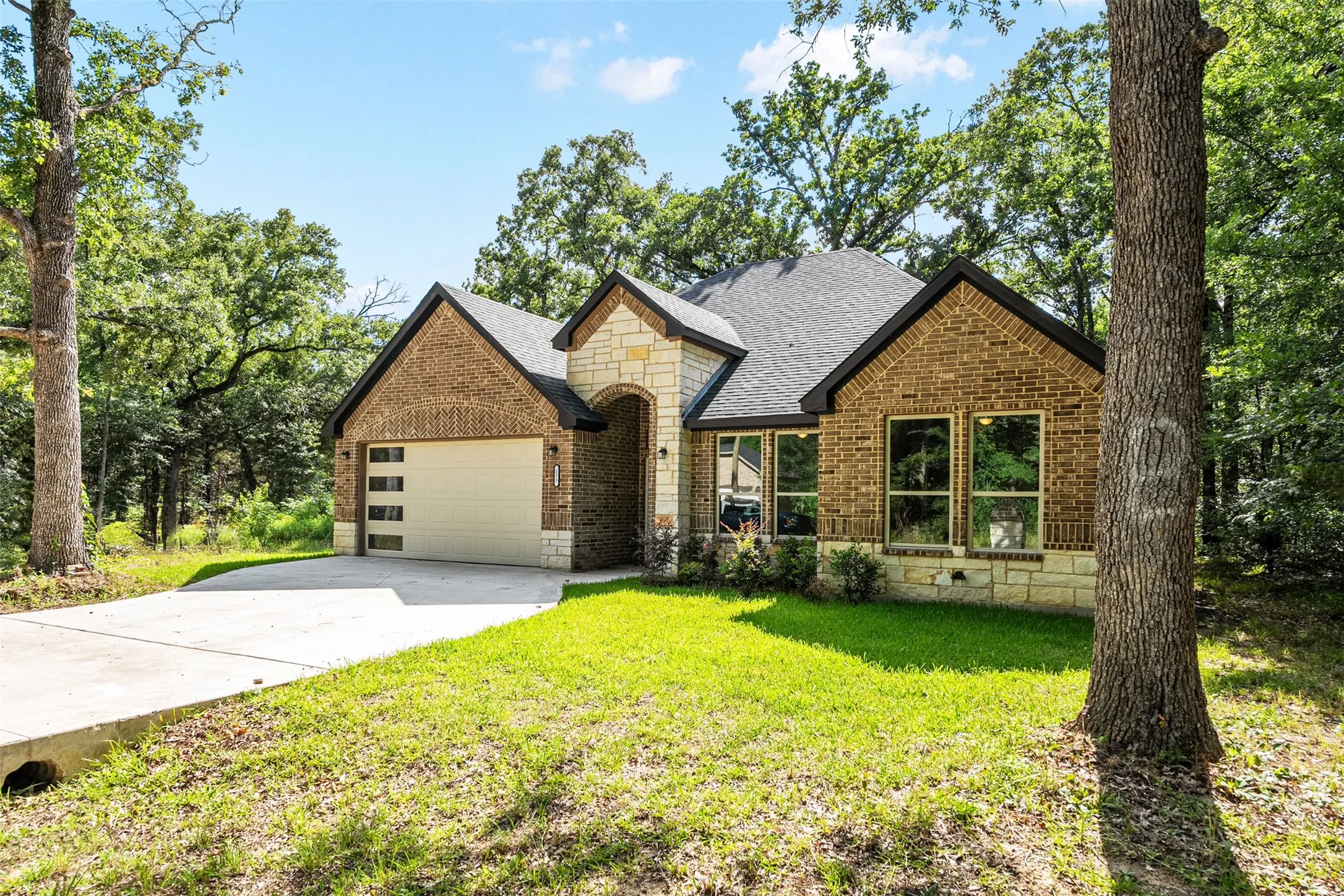 Single Family Residence For Sale in Henderson County , 123 Channelview Drive, Trinidad, Texas 75163, 3 Bedroom, 2 Bathroom, 2 Garage spaces, 1,792 Sqft, built in 2023, mls#21291051, Real Estate Agent in Trinidad, Homes For Sale in Henderson county, Homes For Sale in Trinidad, Realtor in Trinidad Texas, Real Estate Brokerage Independent Realty Texas, Luminita Cordes Realtor